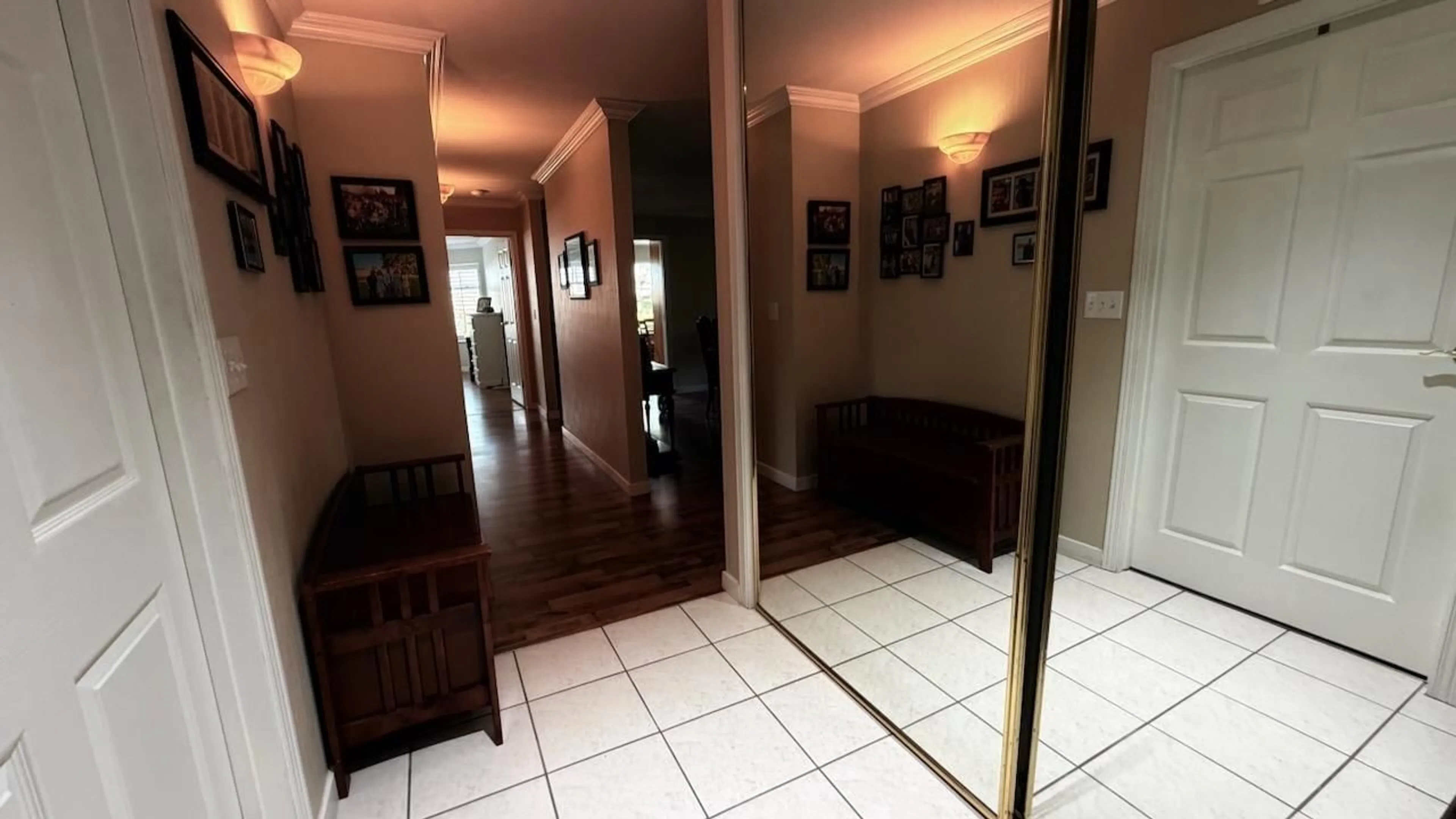 Indoor foyer for 153 - 6875 121 STREET, Surrey British Columbia V3W1C2