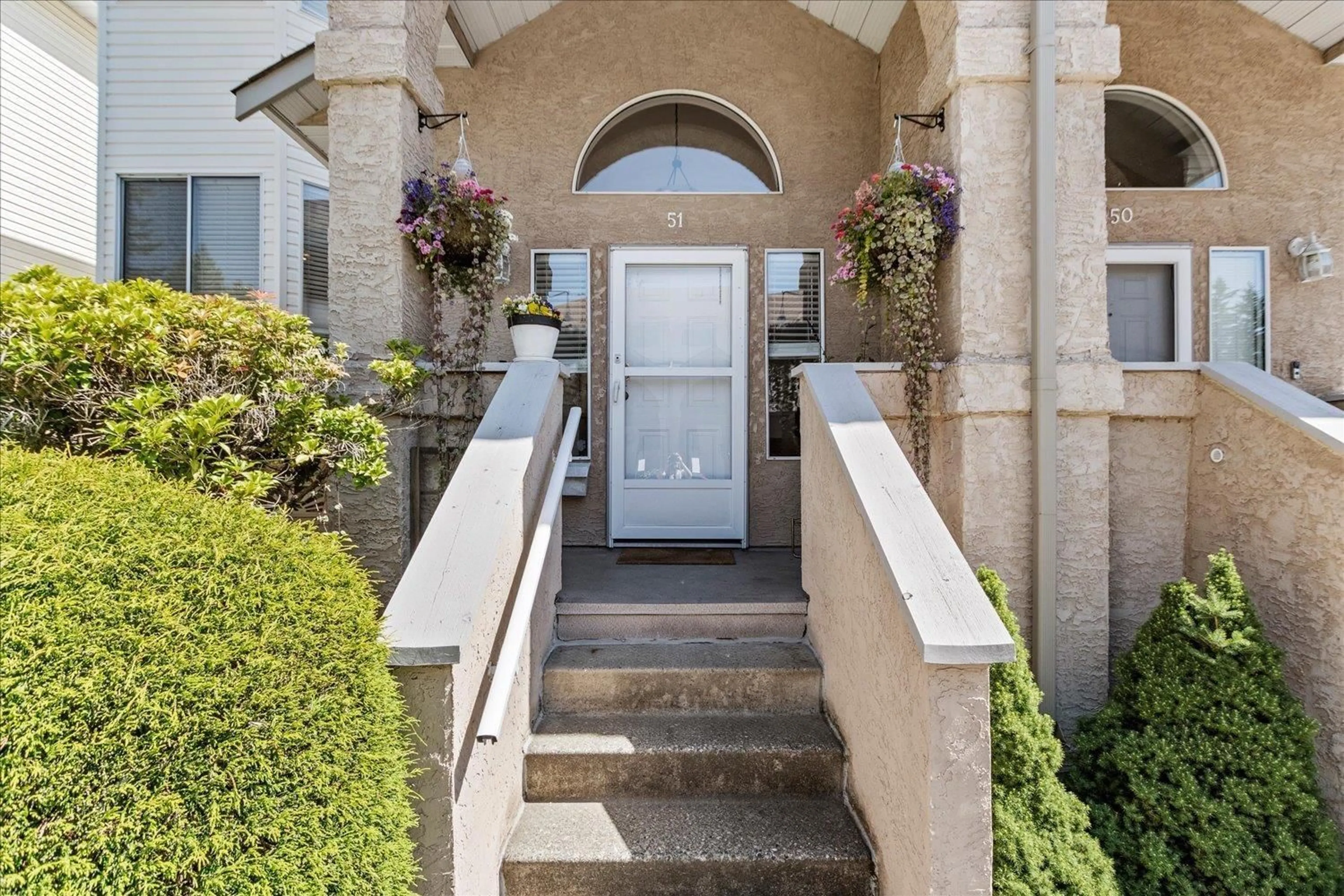 Indoor entryway for 51 - 32339 7 AVENUE, Mission British Columbia V2V6T7