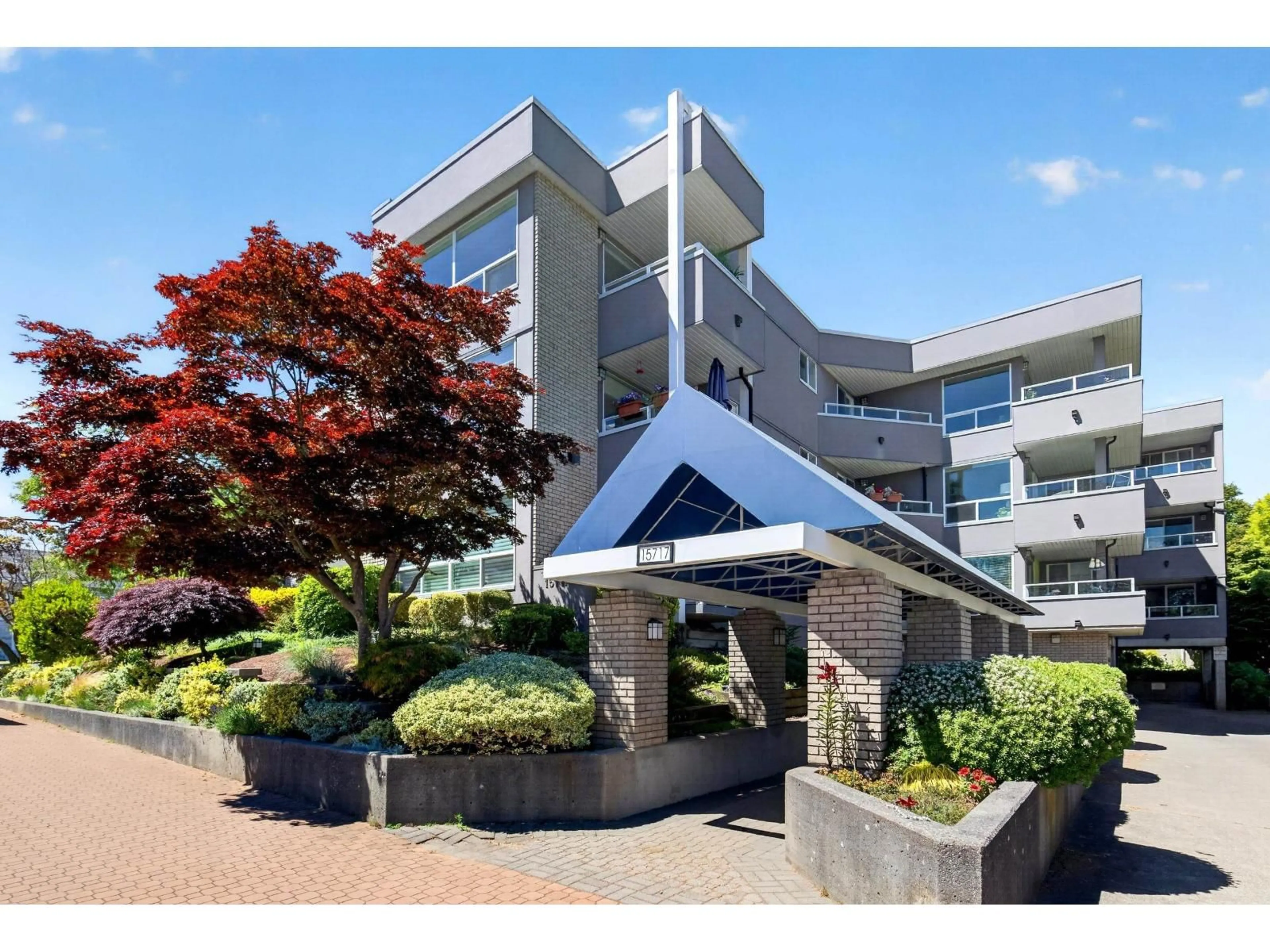 Indoor foyer for 202 - 15717 MARINE DRIVE, White Rock British Columbia V4B1E4