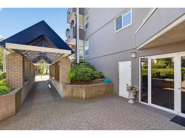 202 - 15717 MARINE DRIVE, White Rock 3