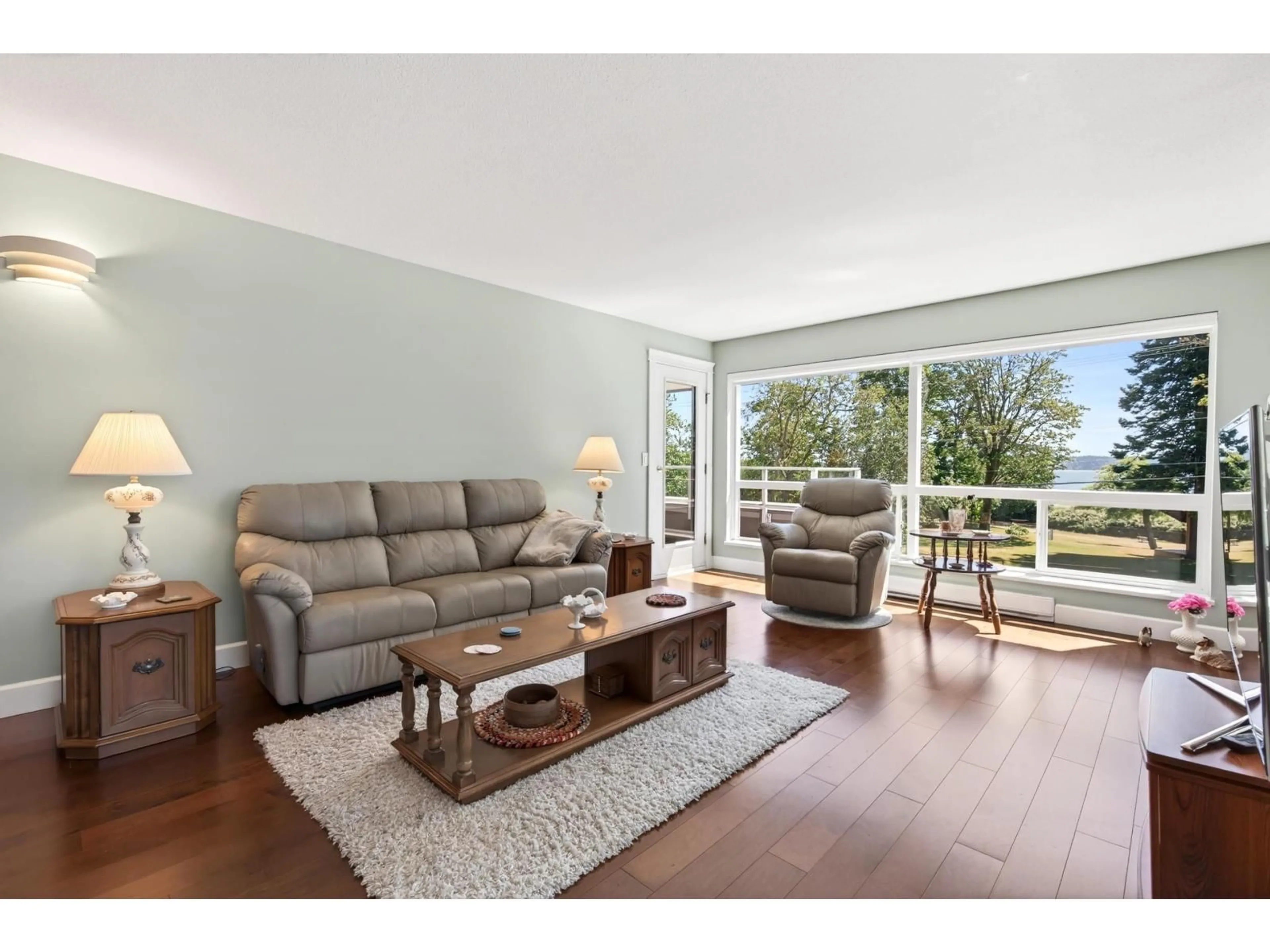 Living room with furniture, wood/laminate floor for 202 - 15717 MARINE DRIVE, White Rock British Columbia V4B1E4
