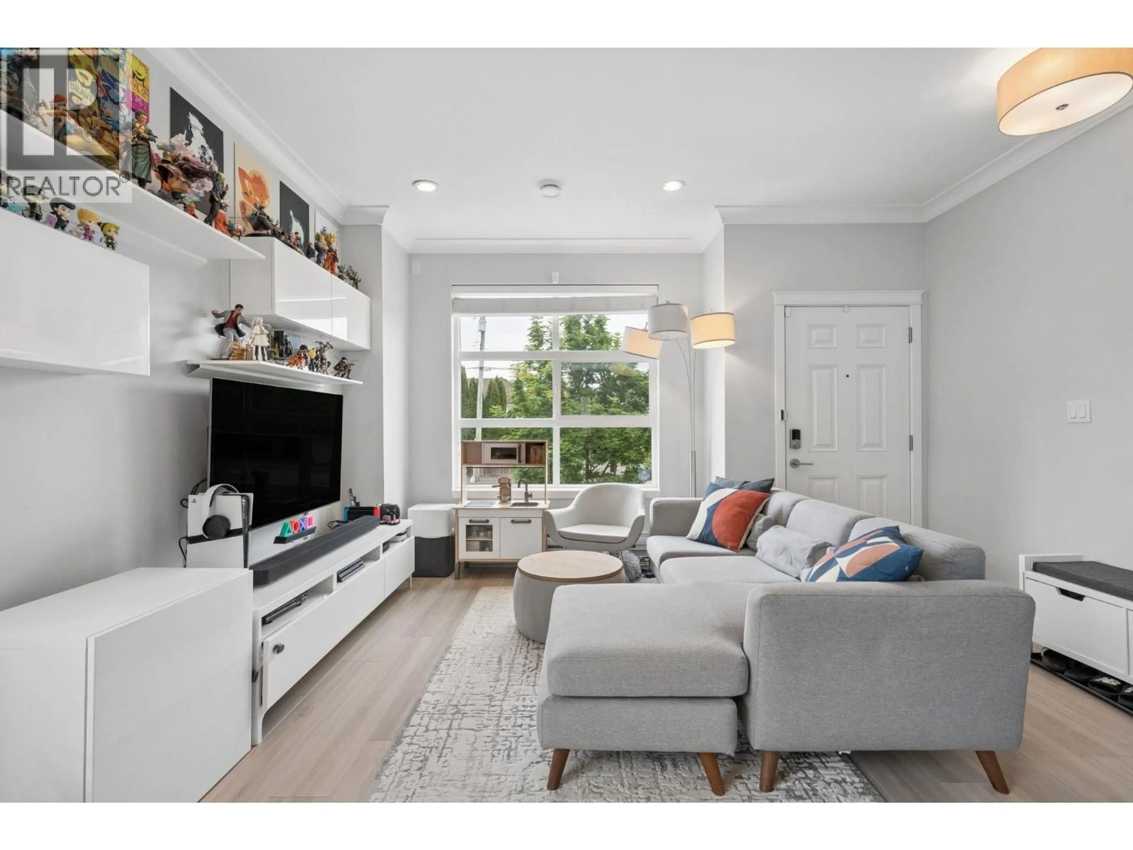 Living room with furniture, unknown for 25 - 4191 NO. 4 ROAD, Richmond British Columbia V6X2M2