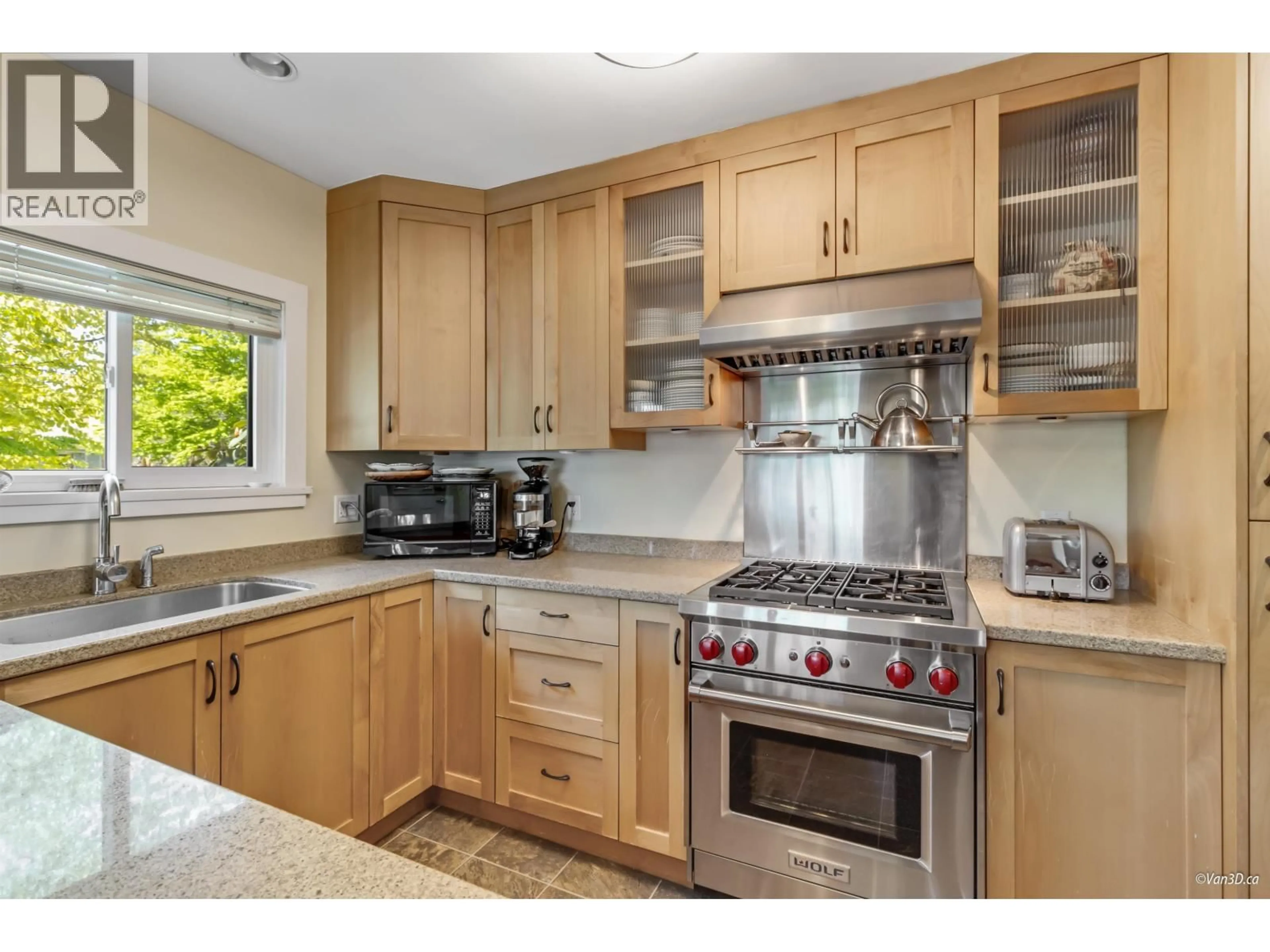 Standard kitchen, unknown for 4 46TH AVENUE, Vancouver British Columbia V5W1Z1