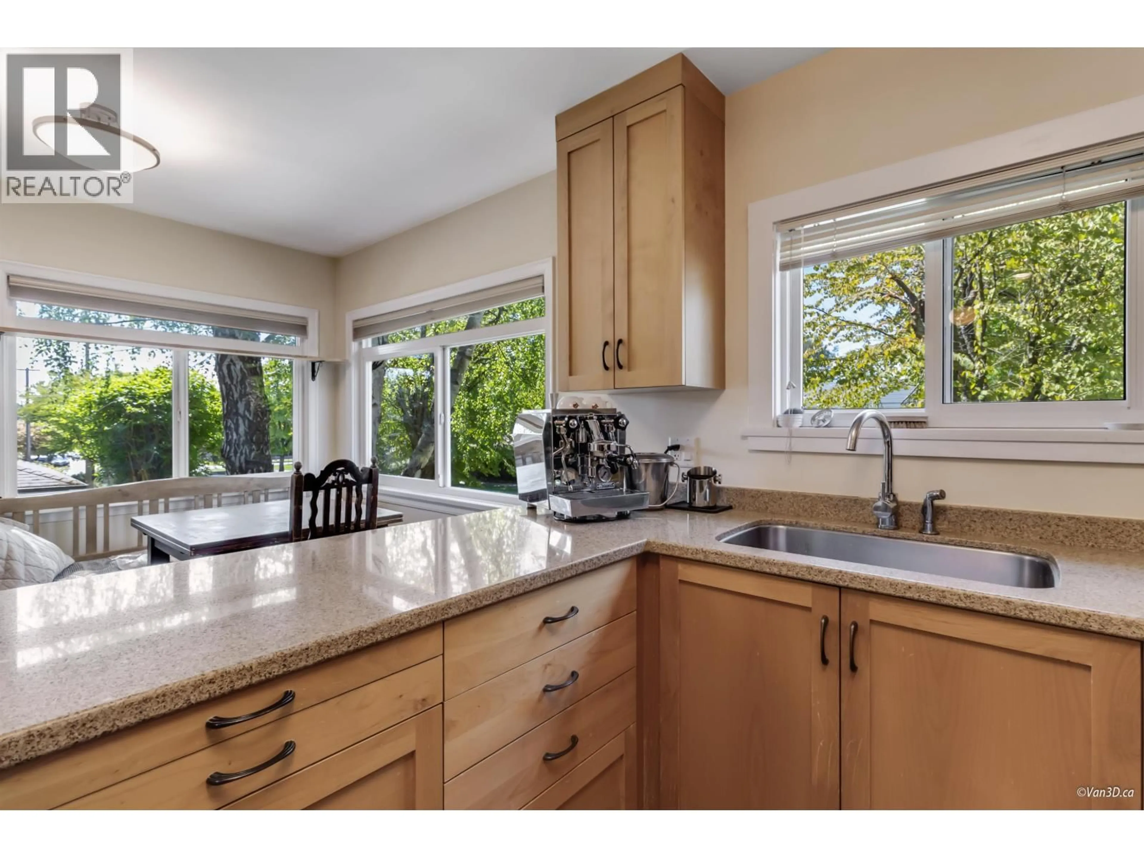 Open concept kitchen, ceramic/tile floor for 4 46TH AVENUE, Vancouver British Columbia V5W1Z1