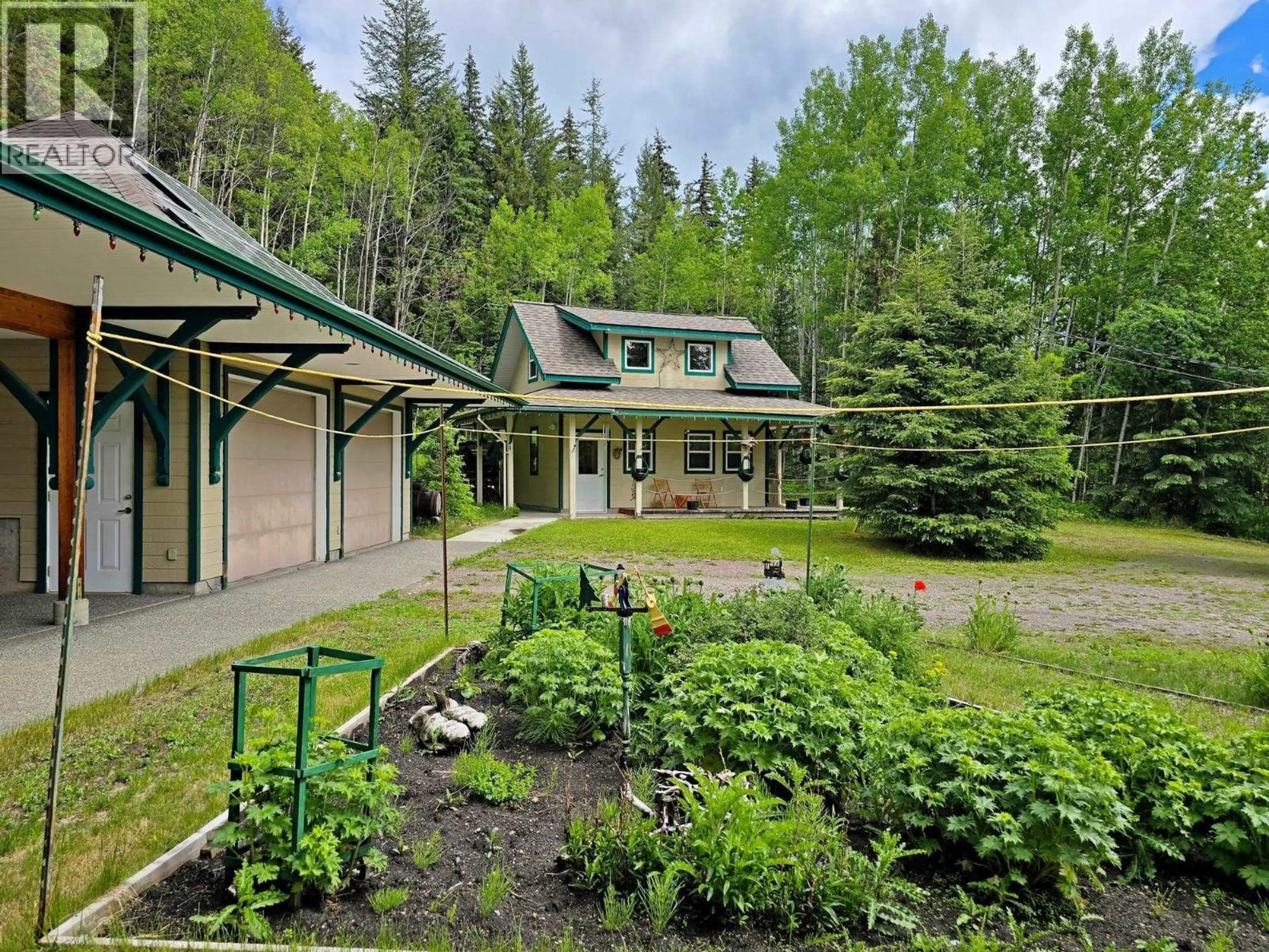 Patio, unknown for 2842 PIONEER CRESCENT, 150 Mile House British Columbia V0K2G0