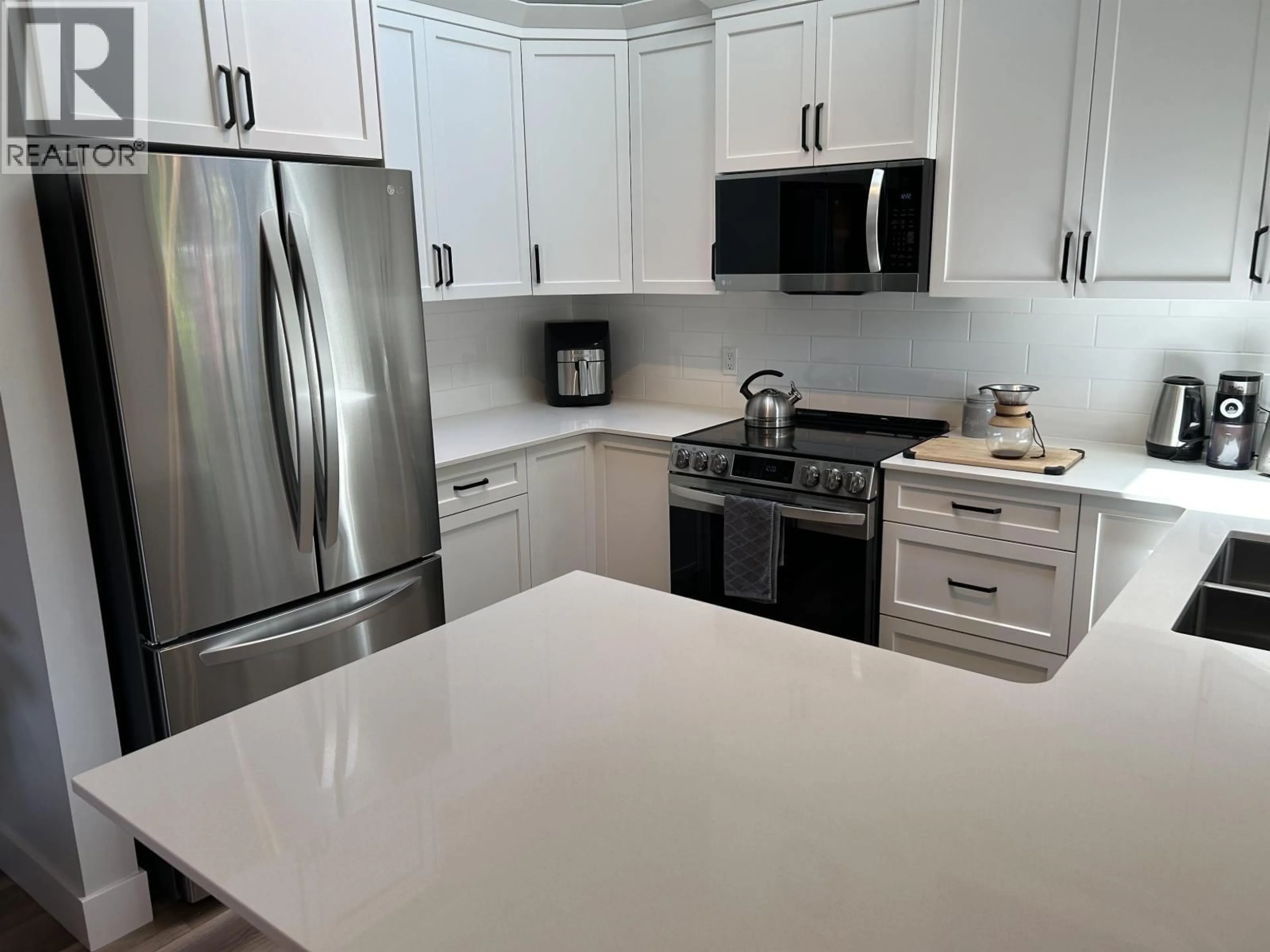 Open concept kitchen, unknown for 1821 WILLOW CRESCENT, Squamish British Columbia V8B0L9