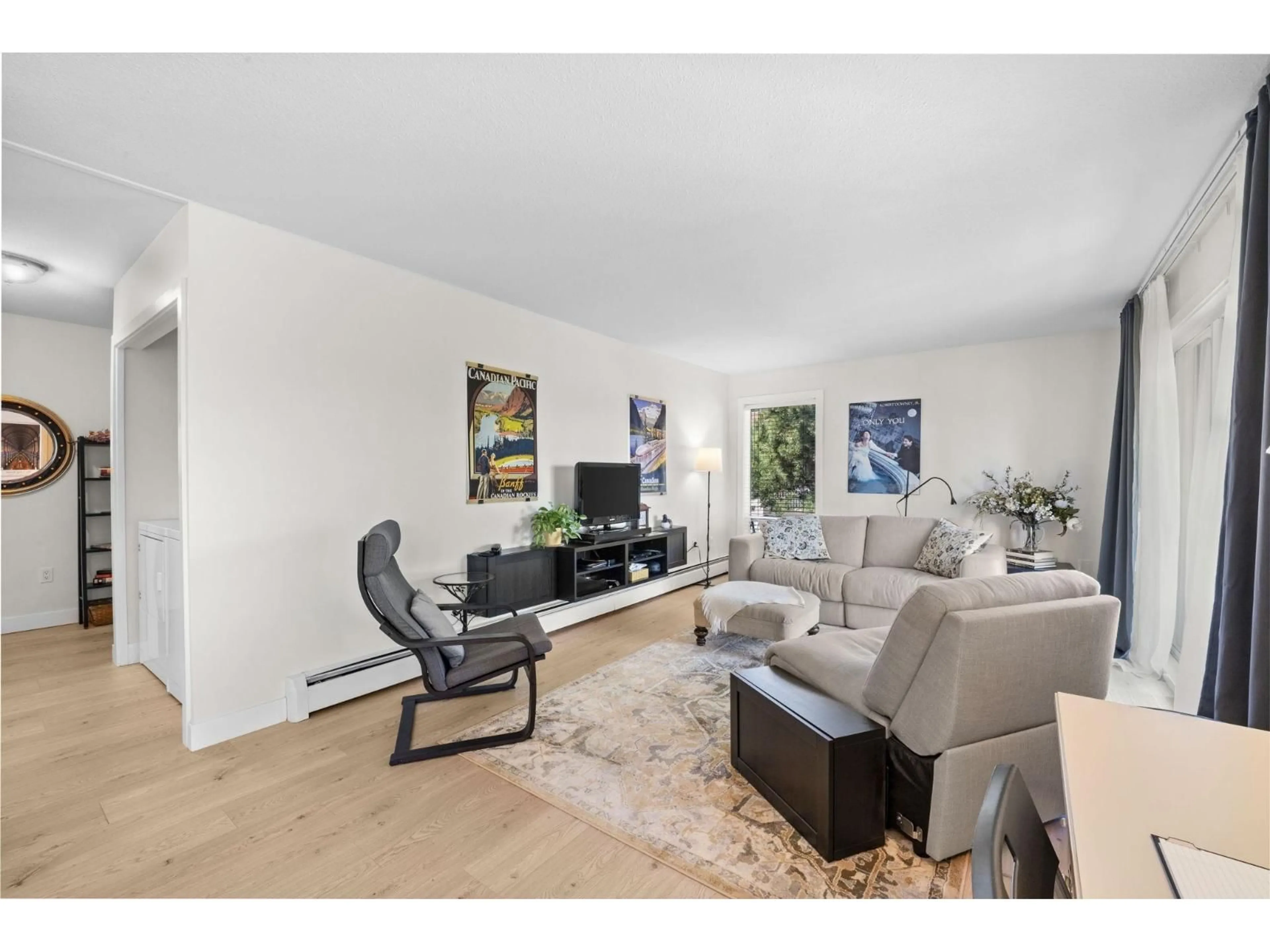 Living room with furniture, unknown for 306 - 2414 CHURCH STREET, Abbotsford British Columbia V2T3J7