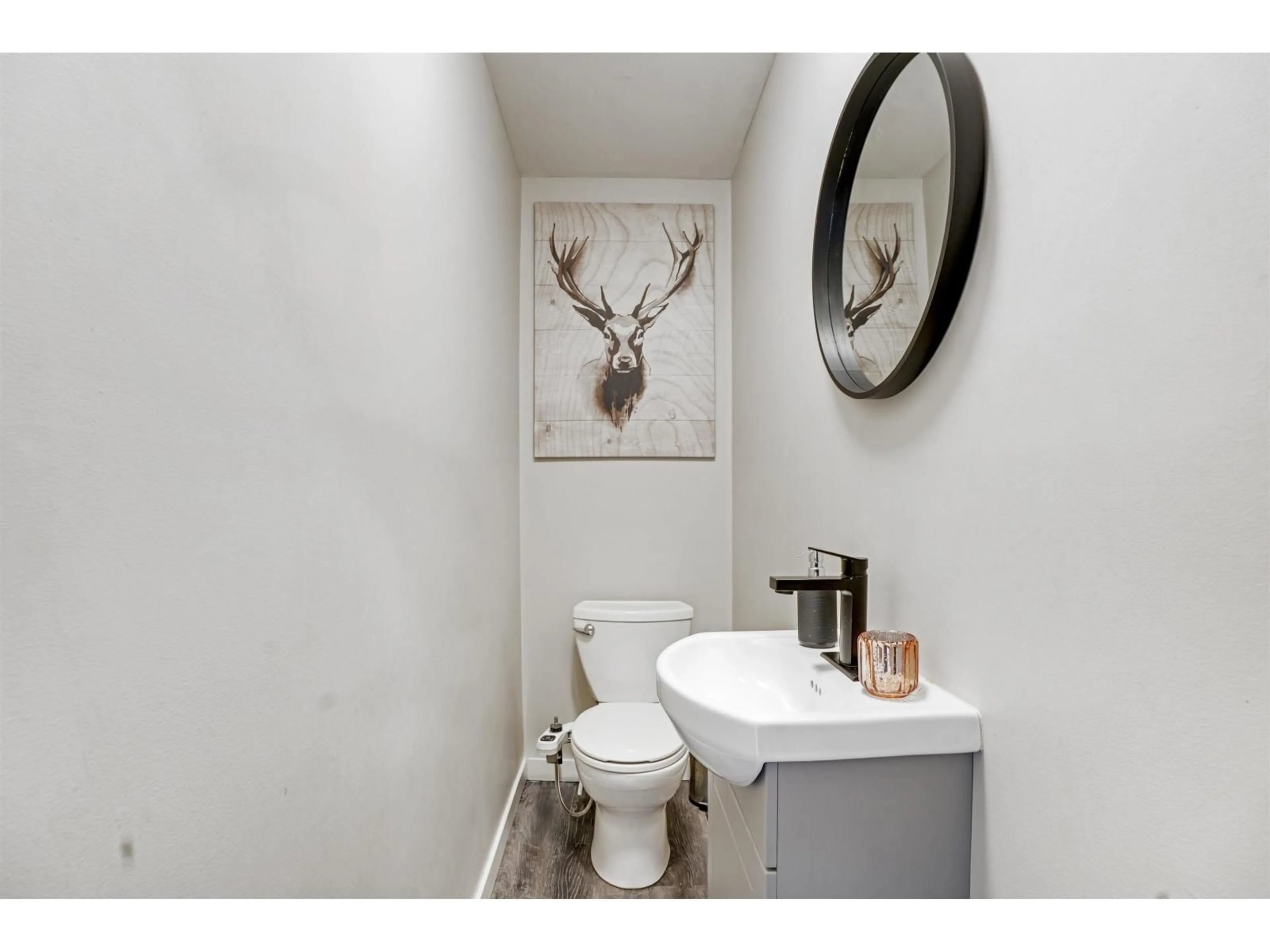 Standard bathroom, unknown for 14375 68 AVENUE, Surrey British Columbia V3W2H5
