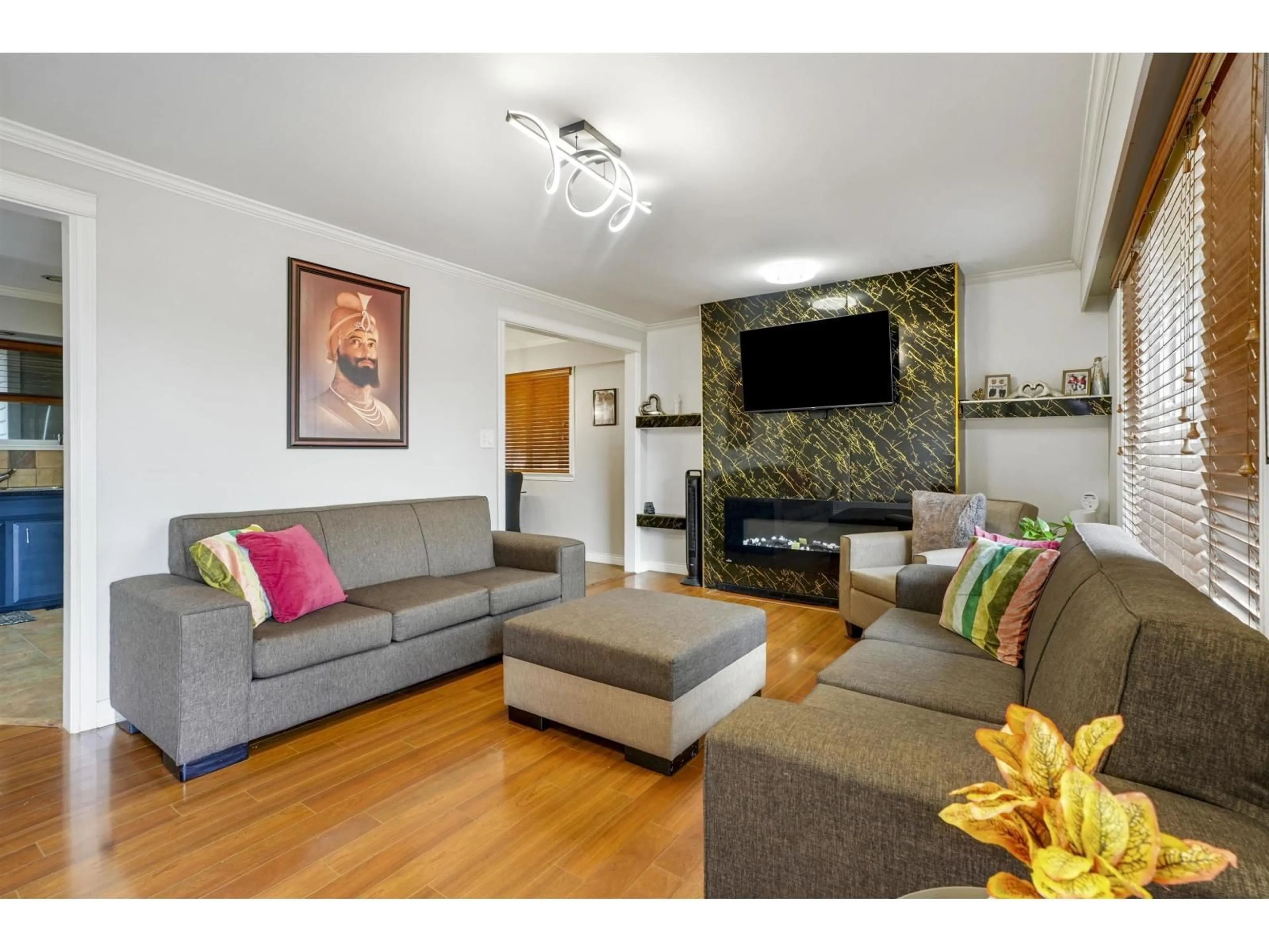 Living room with furniture, wood/laminate floor for 14375 68 AVENUE, Surrey British Columbia V3W2H5