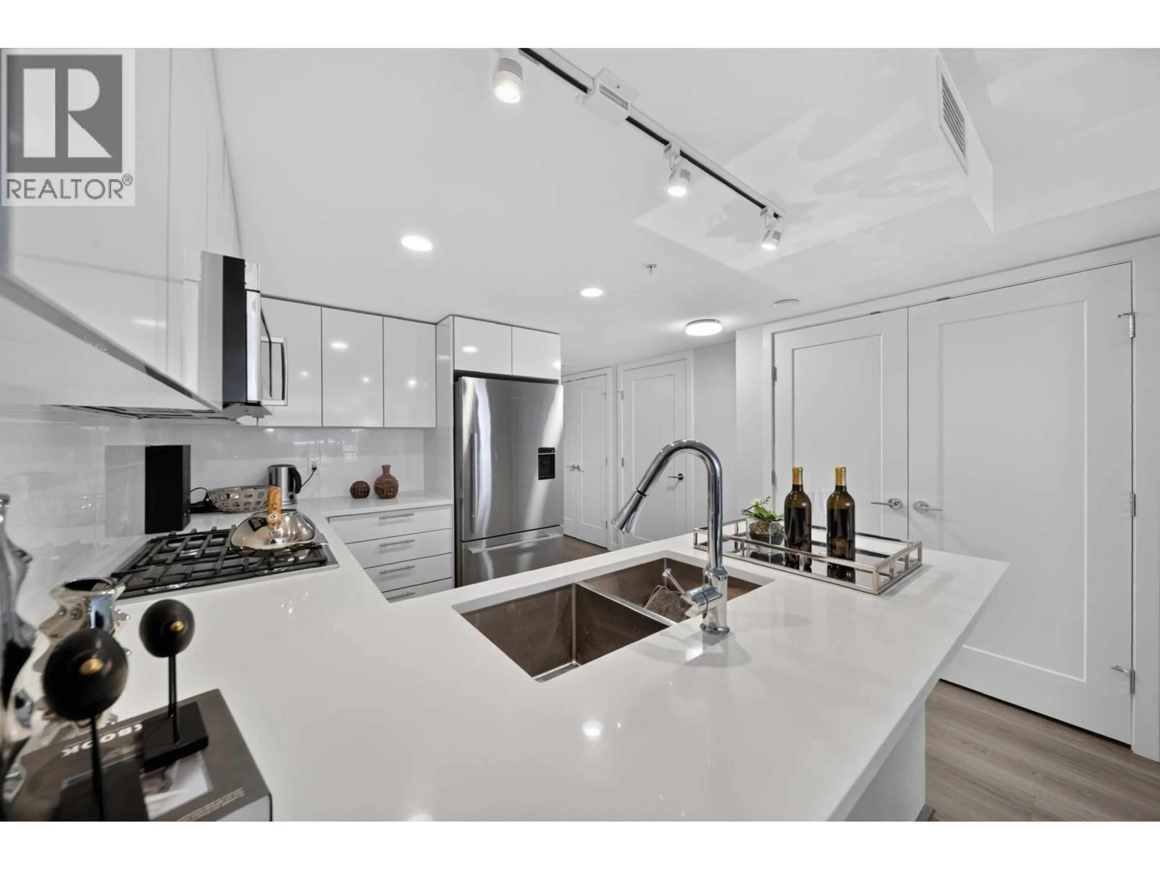 Open concept kitchen, ceramic/tile floor for 507 - 8699 HAZELBRIDGE WAY, Richmond British Columbia V6X0T4