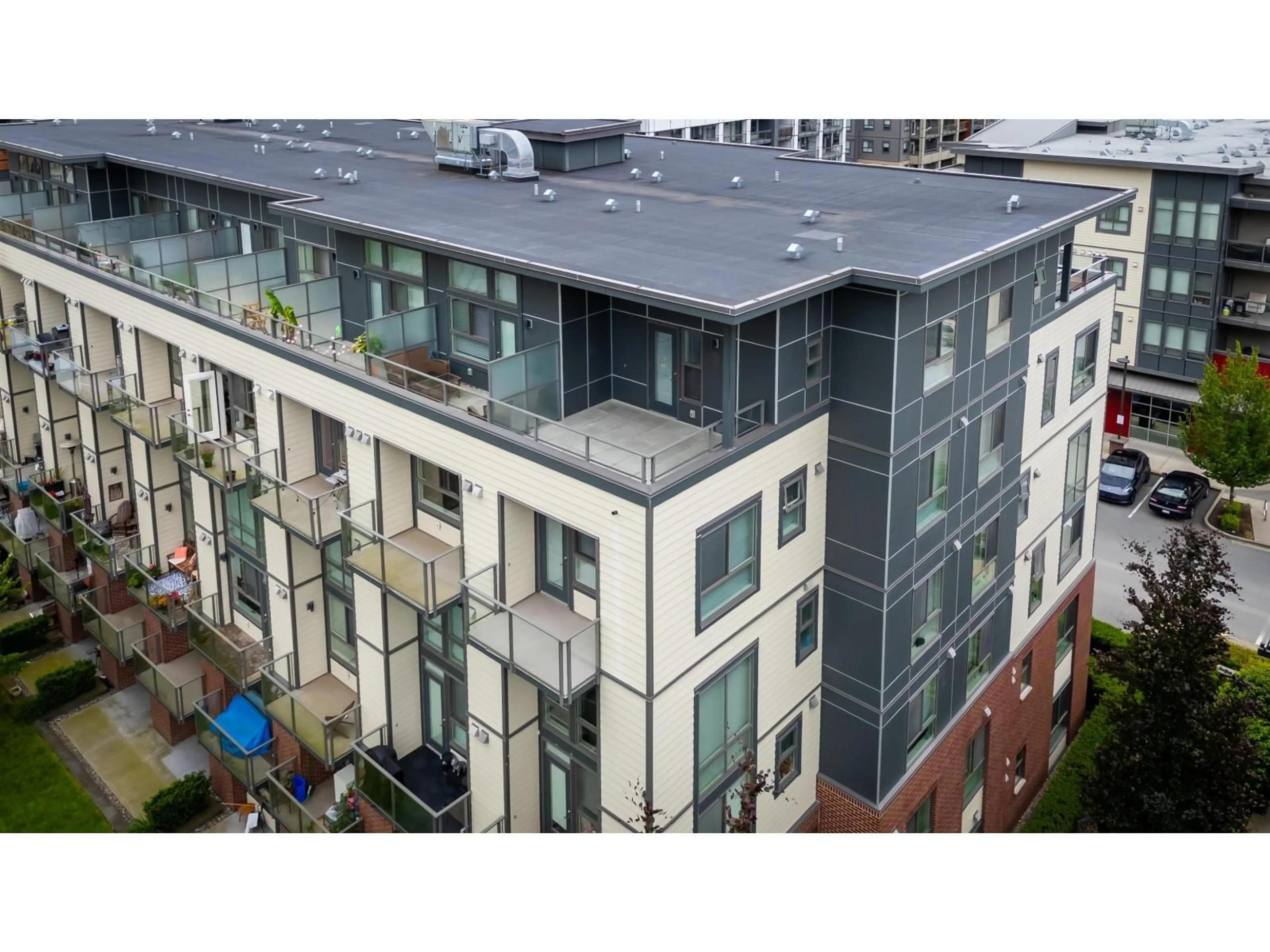 A pic from outside/outdoor area/front of a property/back of a property/a pic from drone, city buildings view from balcony for 504 - 3080 GLADWIN ROAD, Abbotsford British Columbia V2T0G3