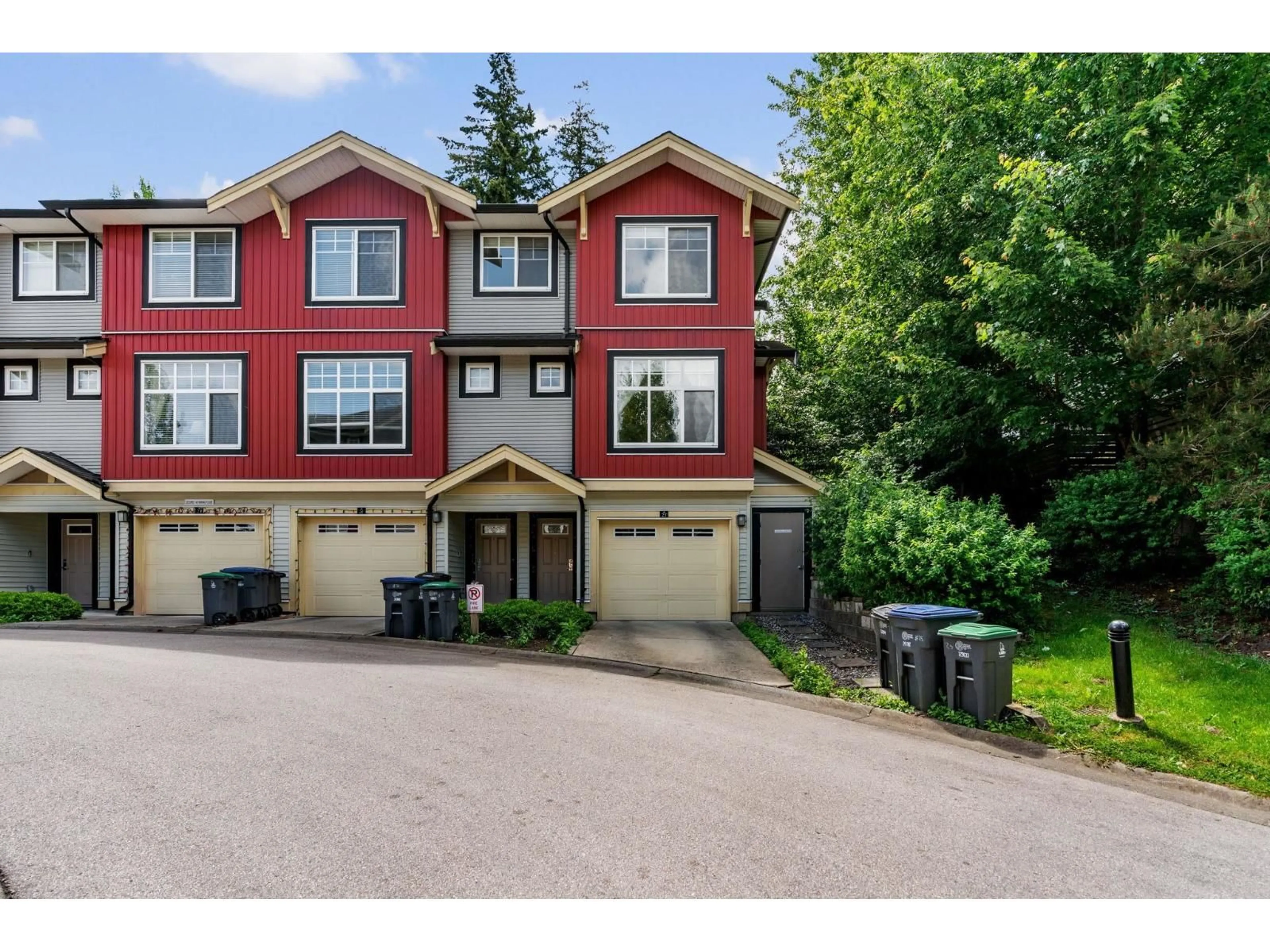 A pic from outside/outdoor area/front of a property/back of a property/a pic from drone, unknown for 25 - 13886 62 AVENUE, Surrey British Columbia V3X0G2