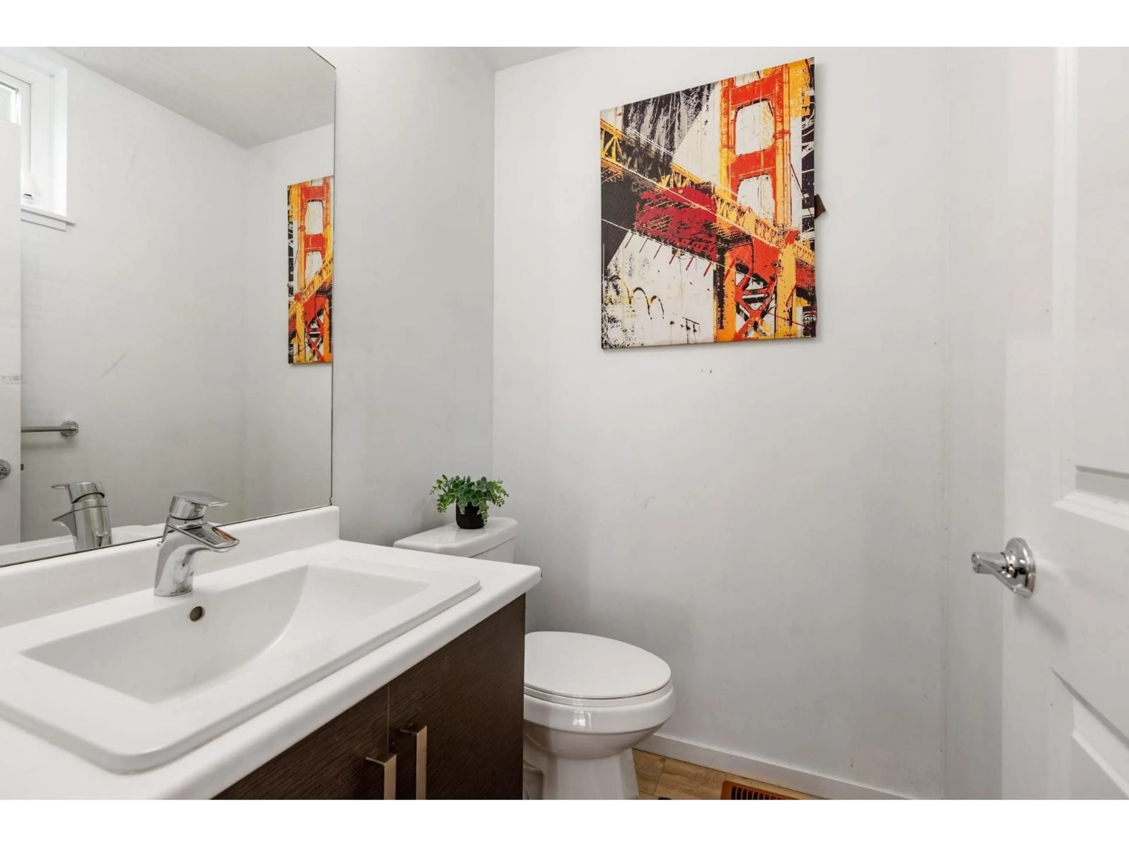 Standard bathroom, ceramic/tile floor for 25 - 13886 62 AVENUE, Surrey British Columbia V3X0G2