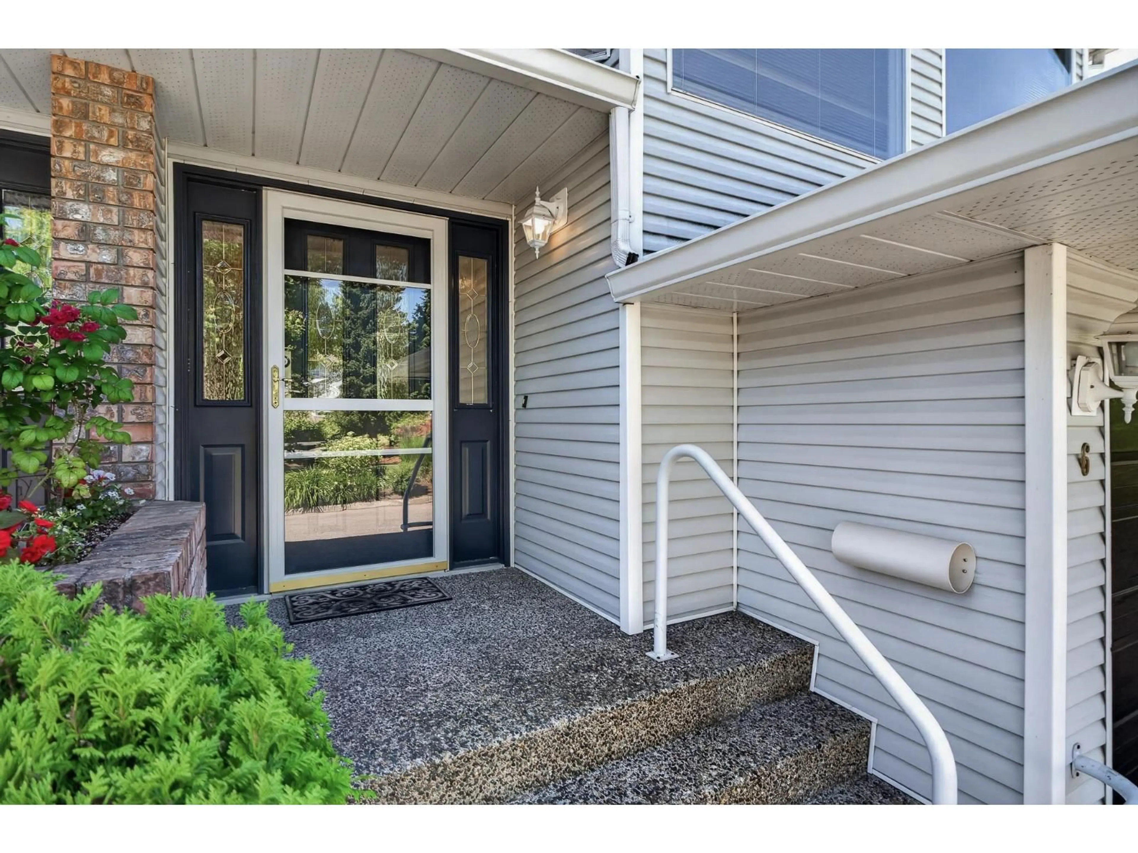 Indoor entryway for 6 - 16363 85 AVENUE, Surrey British Columbia V4N3K1