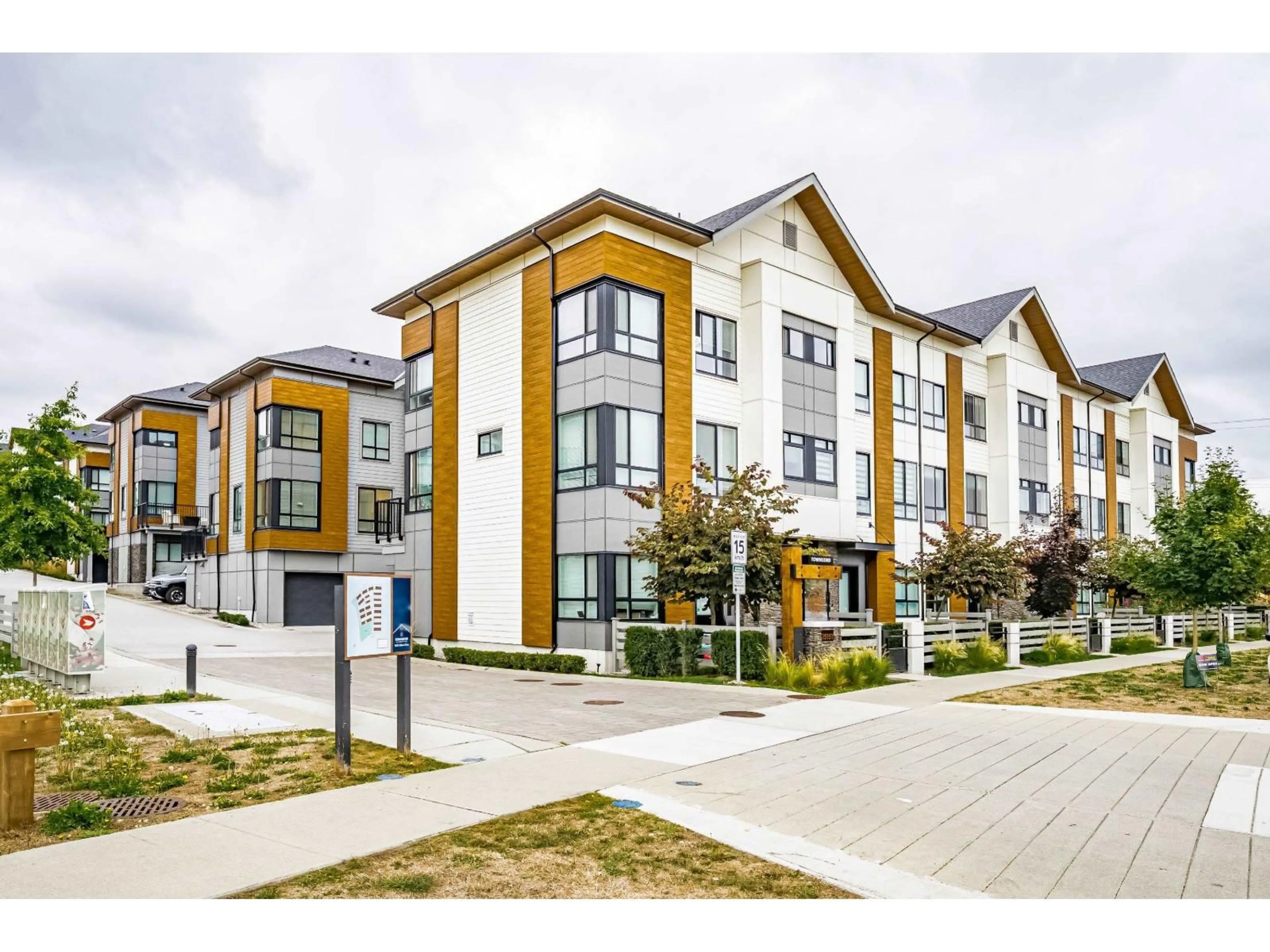 Unknown for 3 - 15151 EDMUND DRIVE, Surrey British Columbia V3S0B2