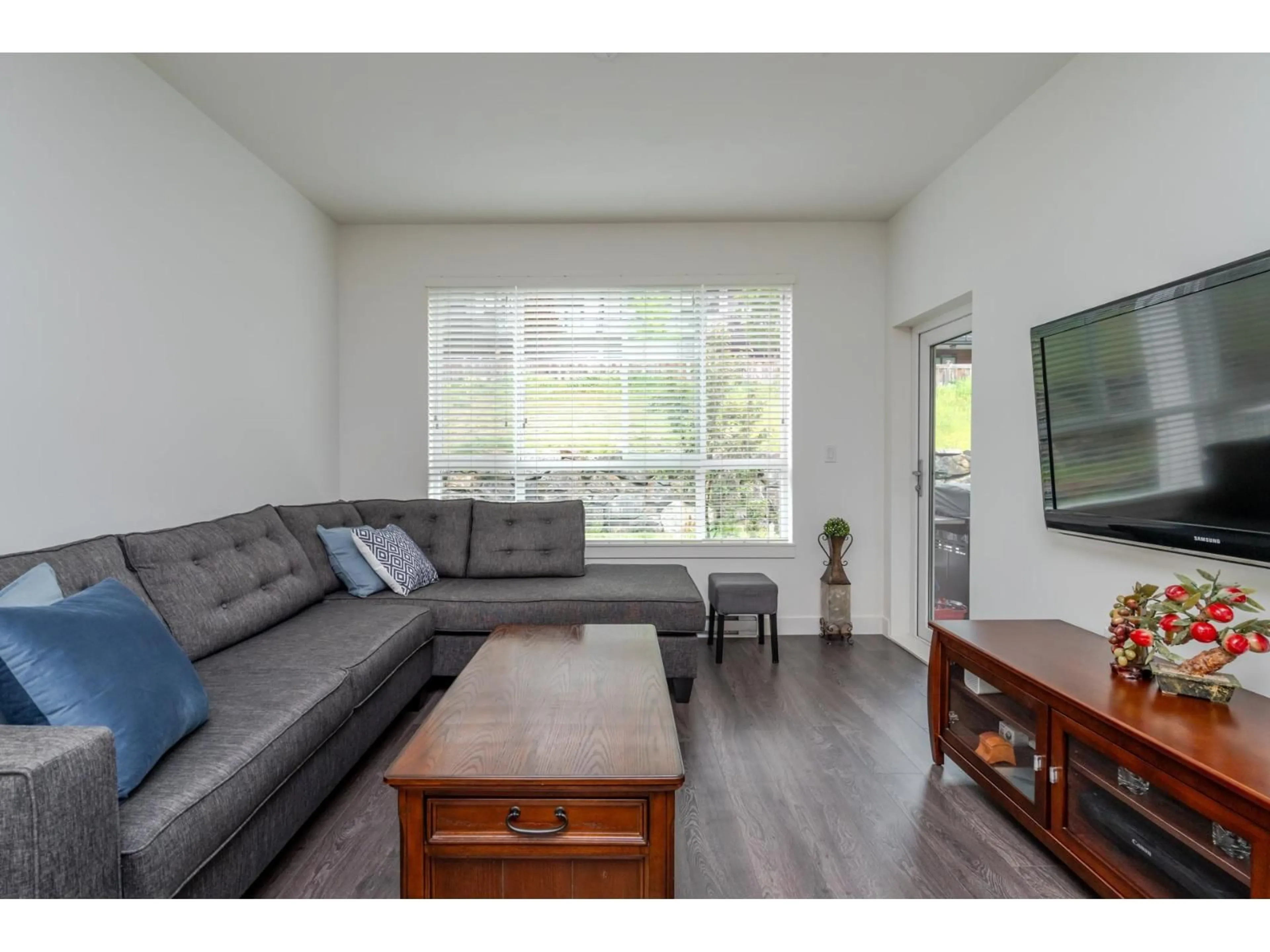 Living room with furniture, wood/laminate floor for 209 - 16396 64 AVENUE, Surrey British Columbia V3S6X6