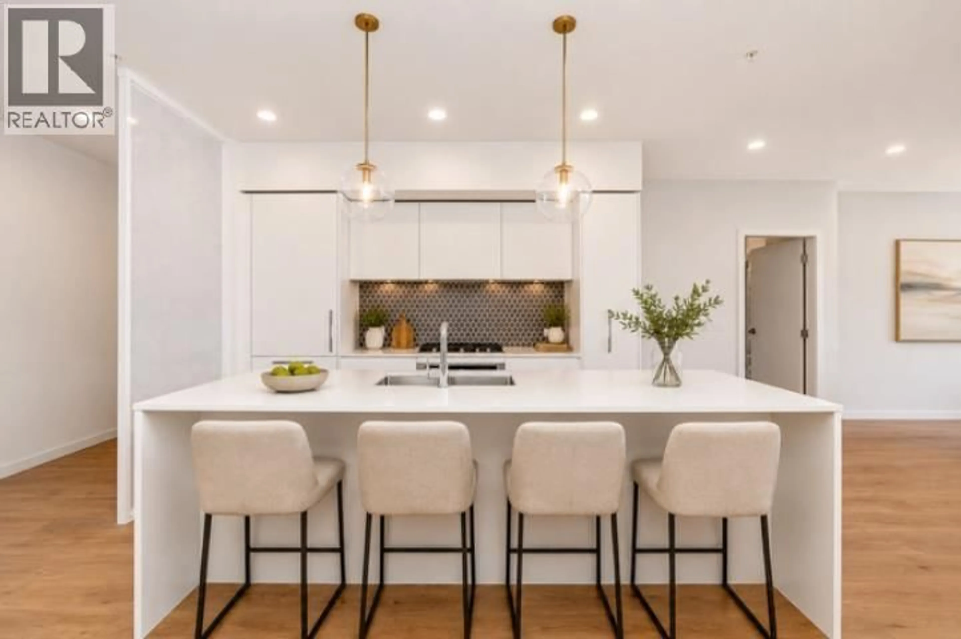 Contemporary kitchen, unknown for 211 - 1504 SCOTT CRESCENT, Squamish British Columbia V8B1G7