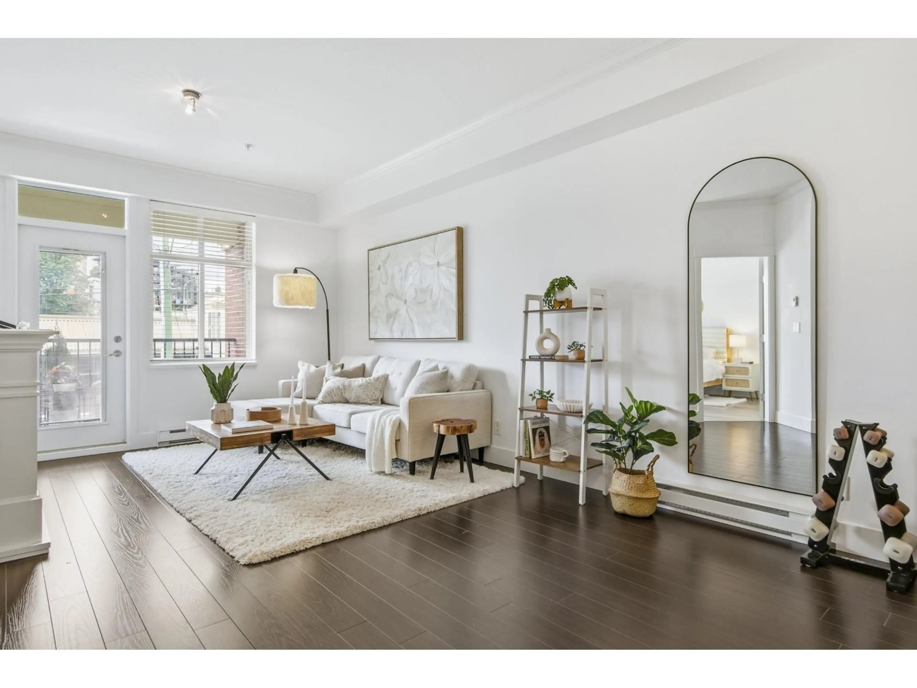Living room with furniture, unknown for 216 - 2632 PAULINE STREET, Abbotsford British Columbia V2S0C9