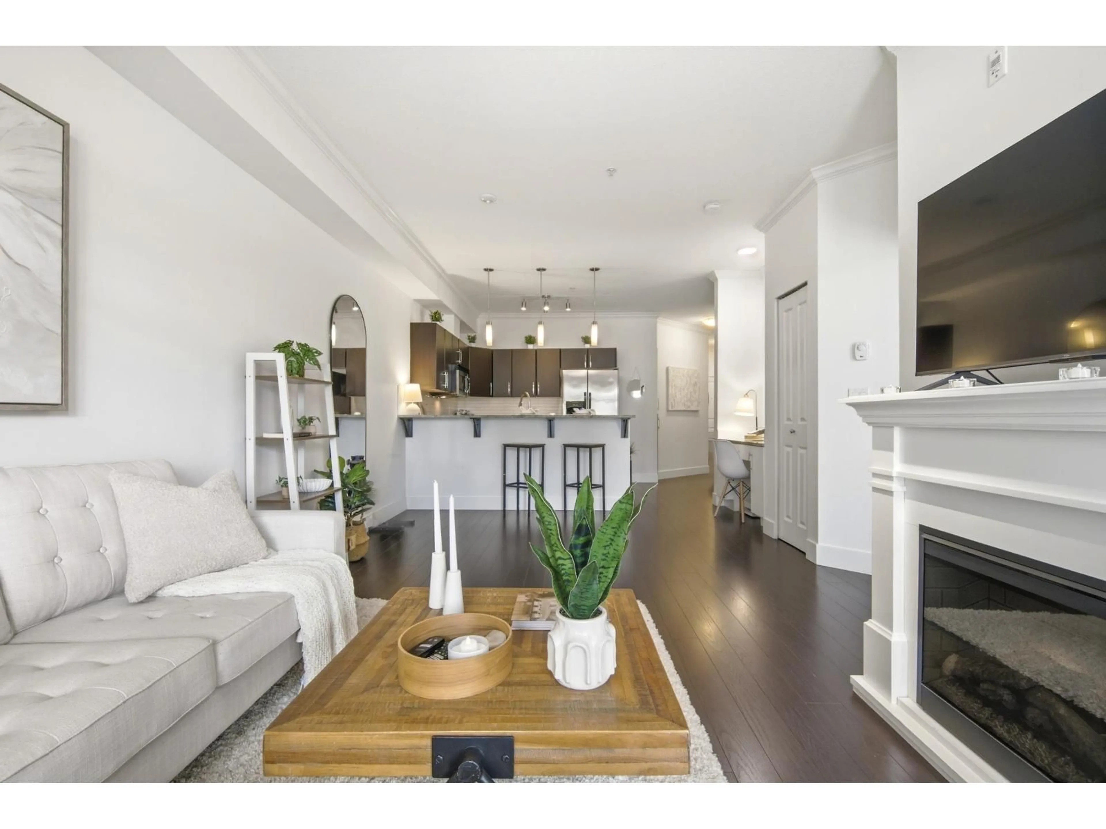 Open concept kitchen, wood/laminate floor for 216 - 2632 PAULINE STREET, Abbotsford British Columbia V2S0C9