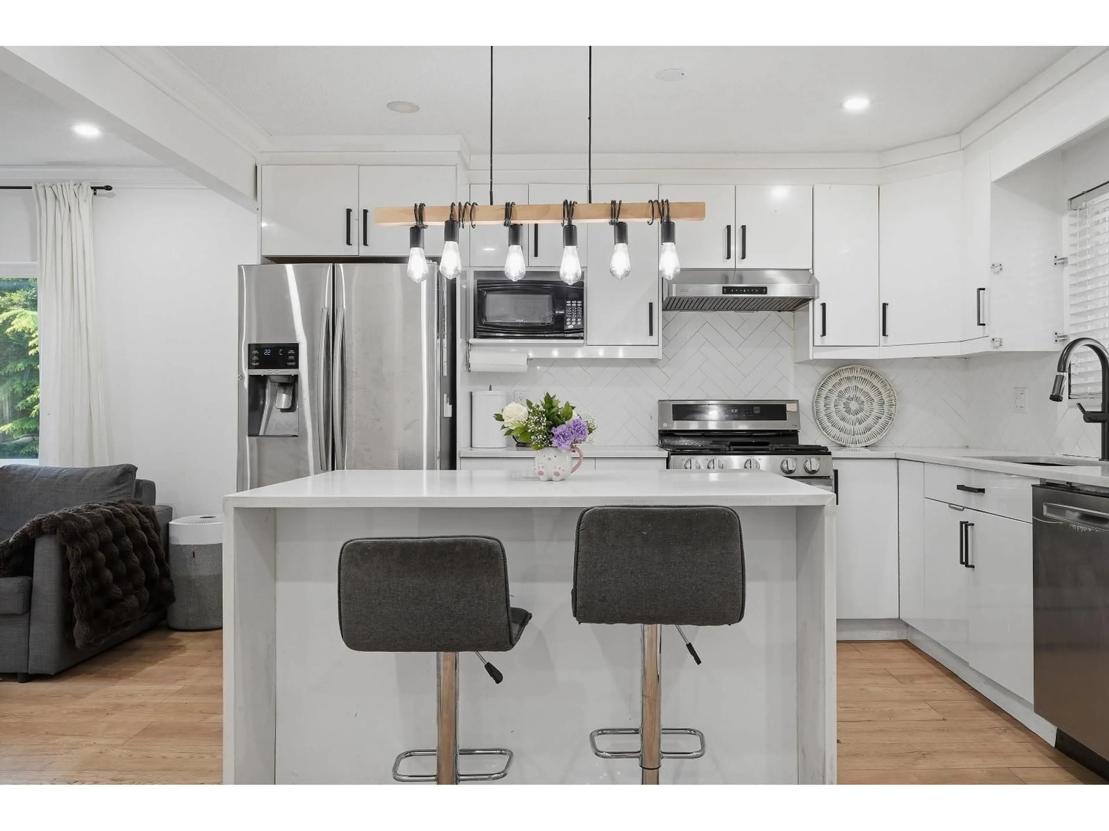 Open concept kitchen, unknown for 8581 152 STREET, Surrey British Columbia V3S3M9