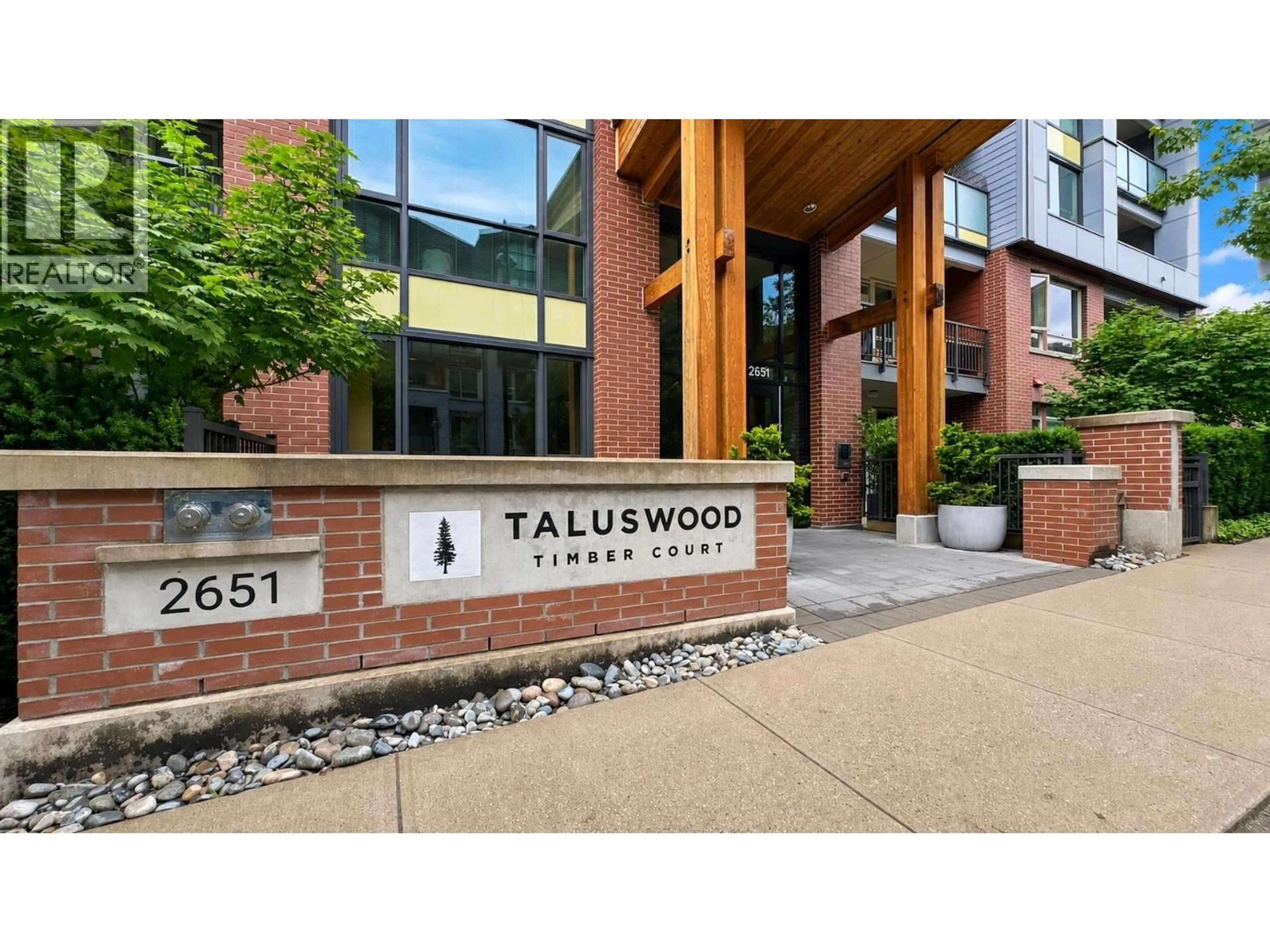 Indoor foyer for 301 - 2651 LIBRARY LANE, North Vancouver British Columbia V7J0C1