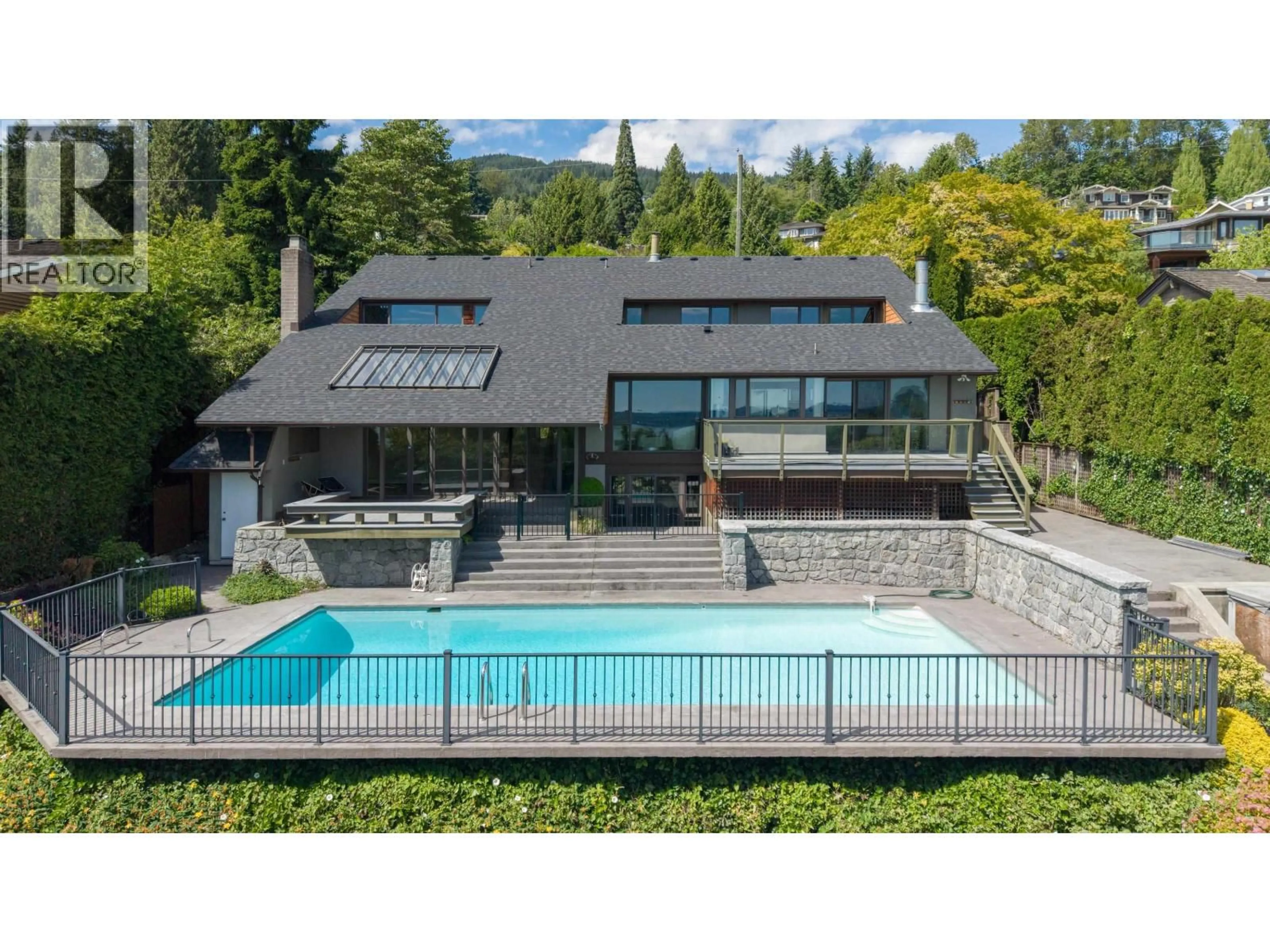 Pool for 2370 QUEENS AVENUE, West Vancouver British Columbia V7V2Y6