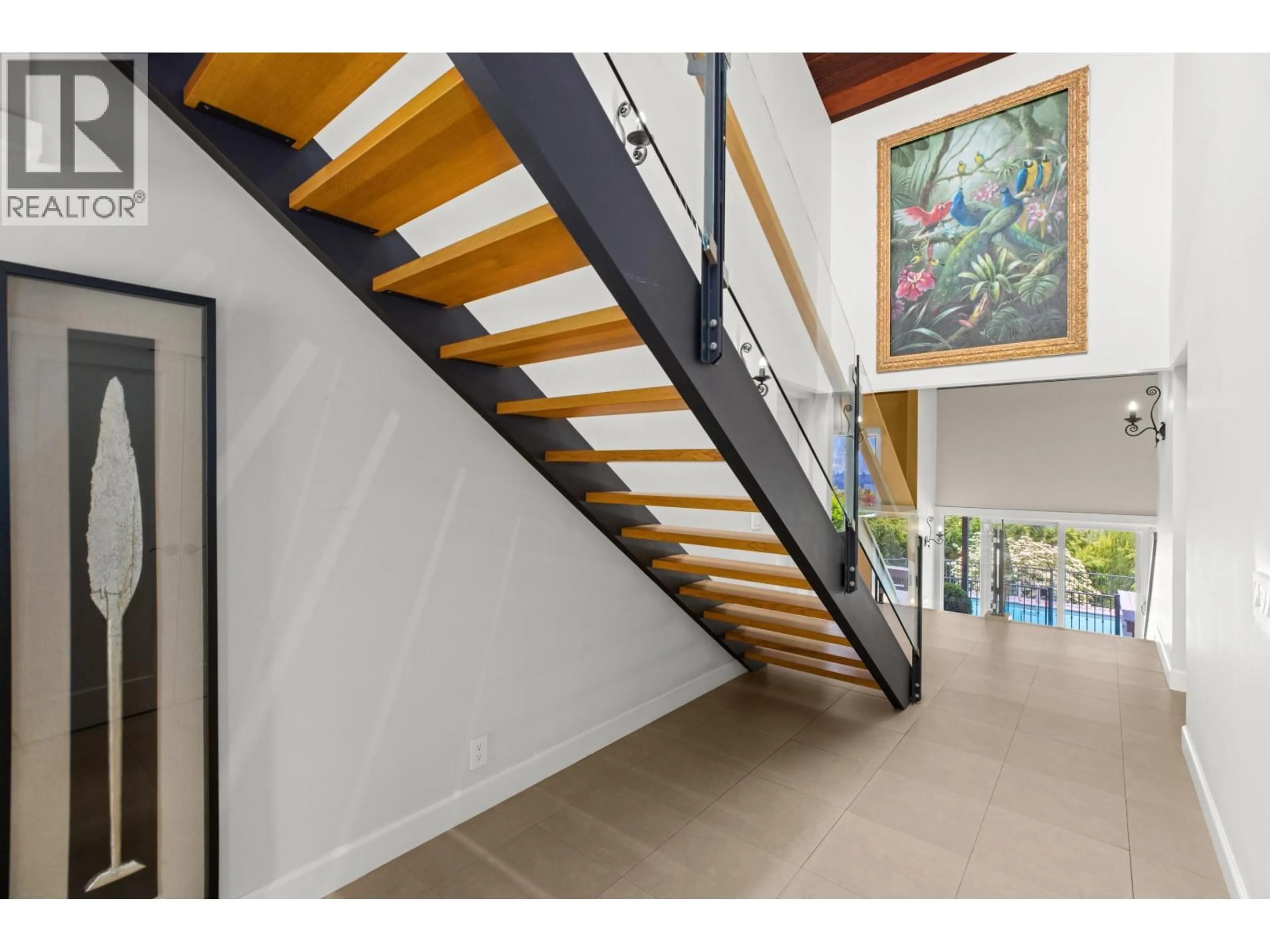 Stairs for 2370 QUEENS AVENUE, West Vancouver British Columbia V7V2Y6
