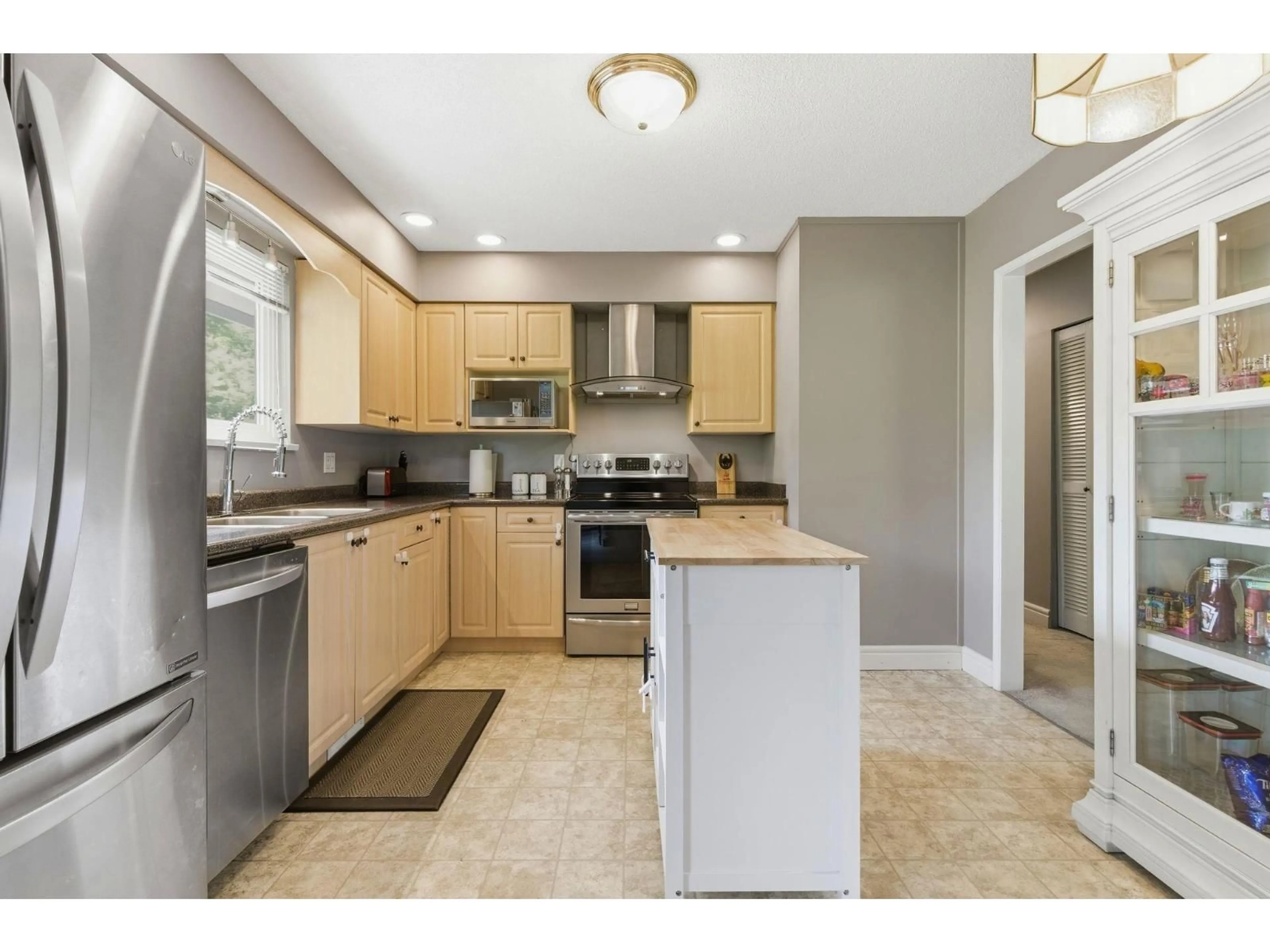 Unknown for 20844 45A AVENUE, Langley British Columbia V3A3G5