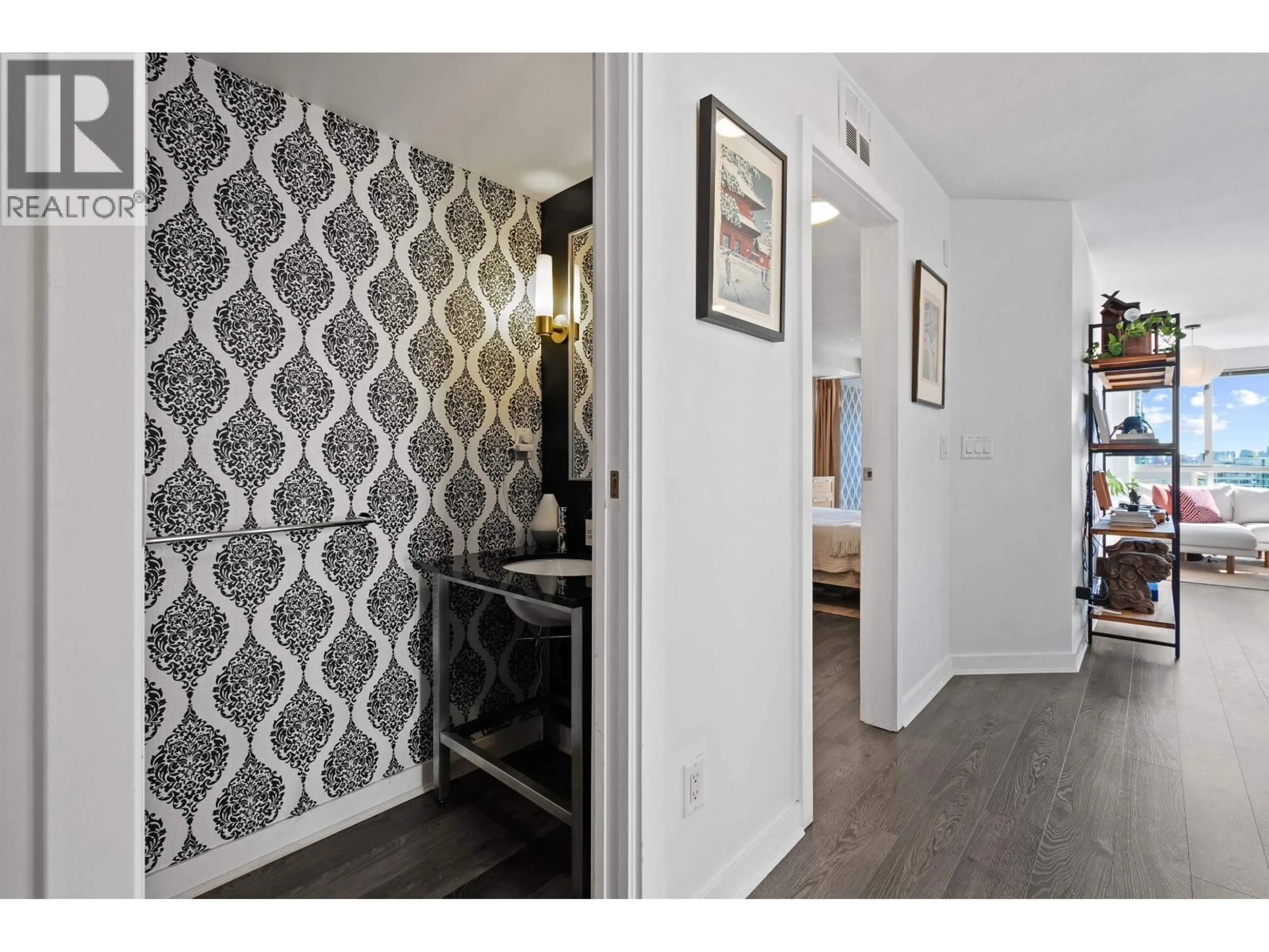 Indoor entryway for 301 - 122 3RD STREET, North Vancouver British Columbia V7L1E6
