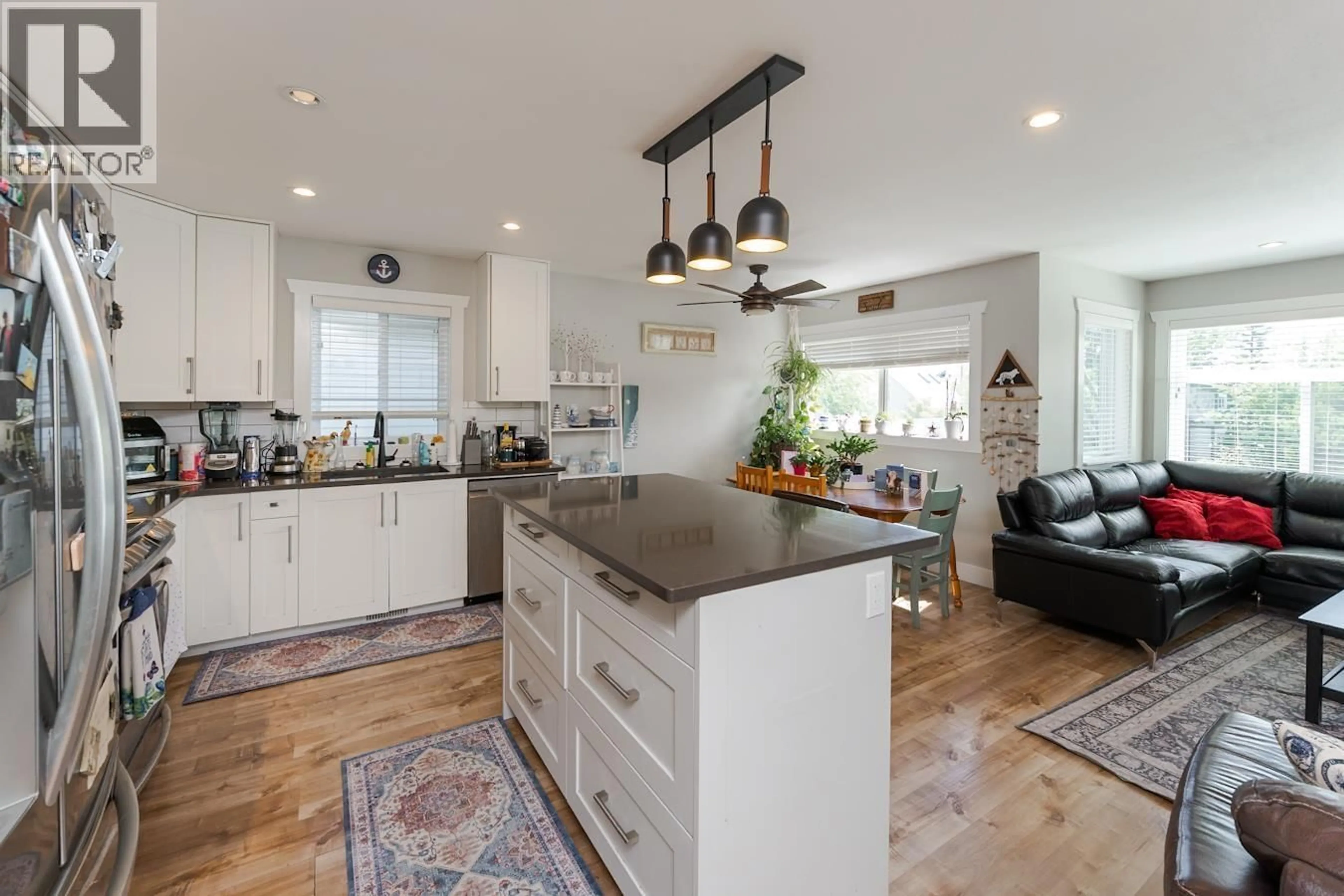 Open concept kitchen, unknown for 1648 9TH AVENUE, Prince George British Columbia V2L3S1