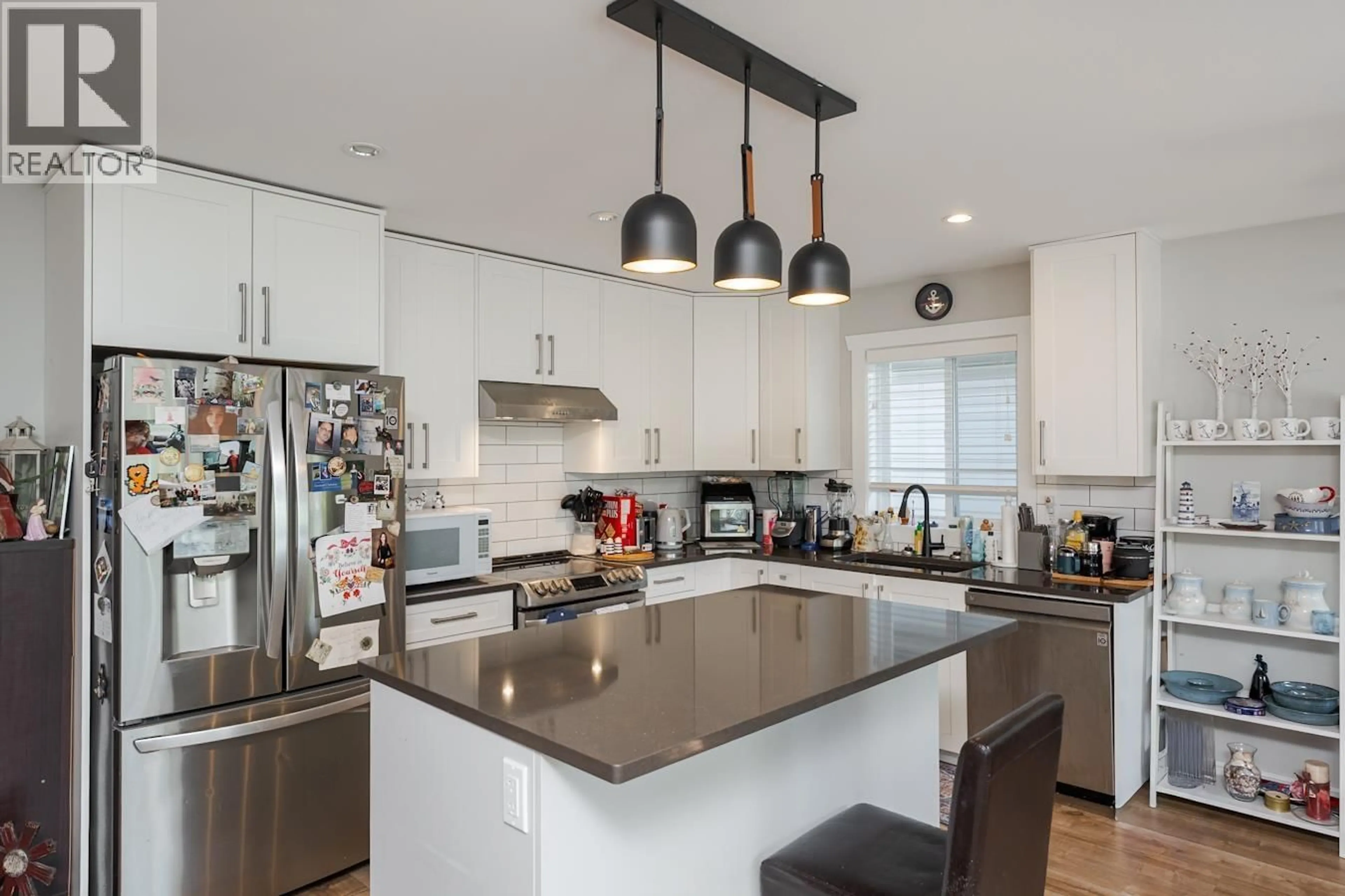 Contemporary kitchen, unknown for 1648 9TH AVENUE, Prince George British Columbia V2L3S1