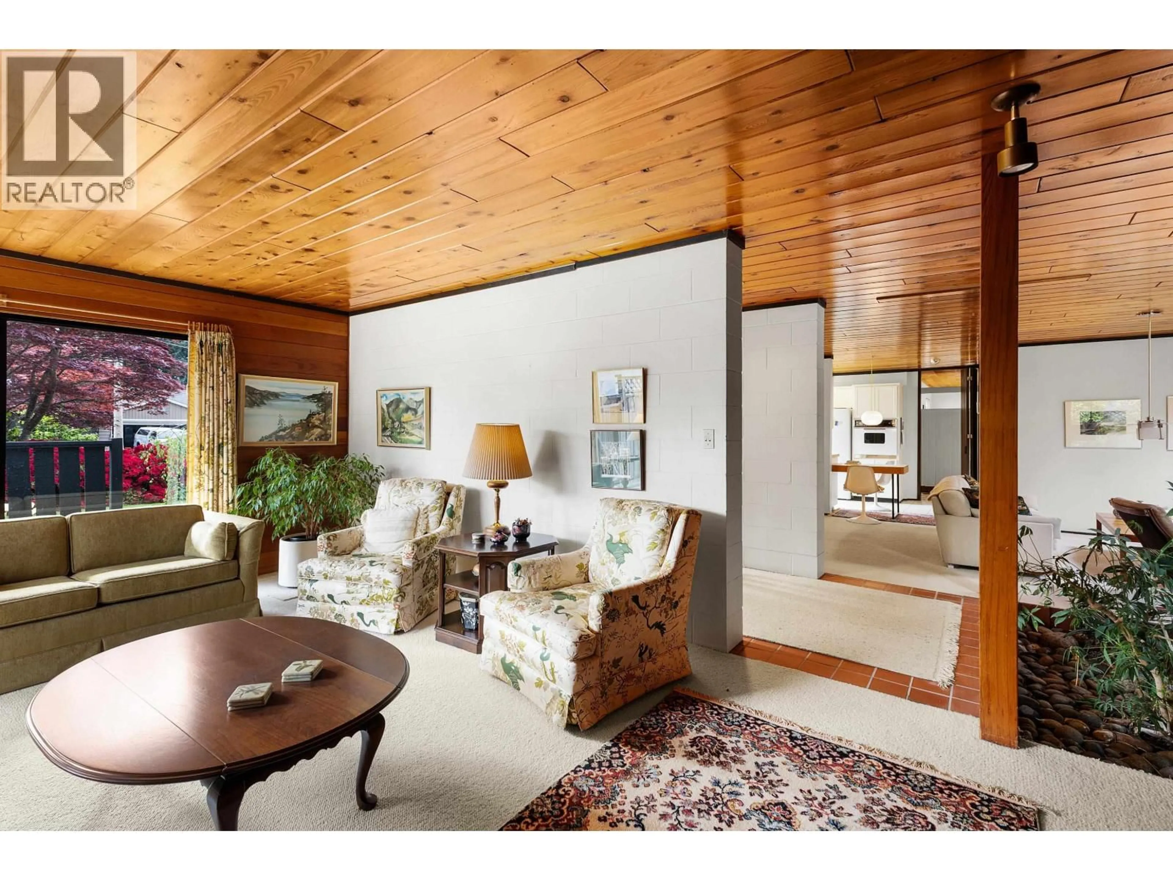 Living room with furniture, wood/laminate floor for 1042 KUMA CRESCENT, Delta British Columbia V4M2K9