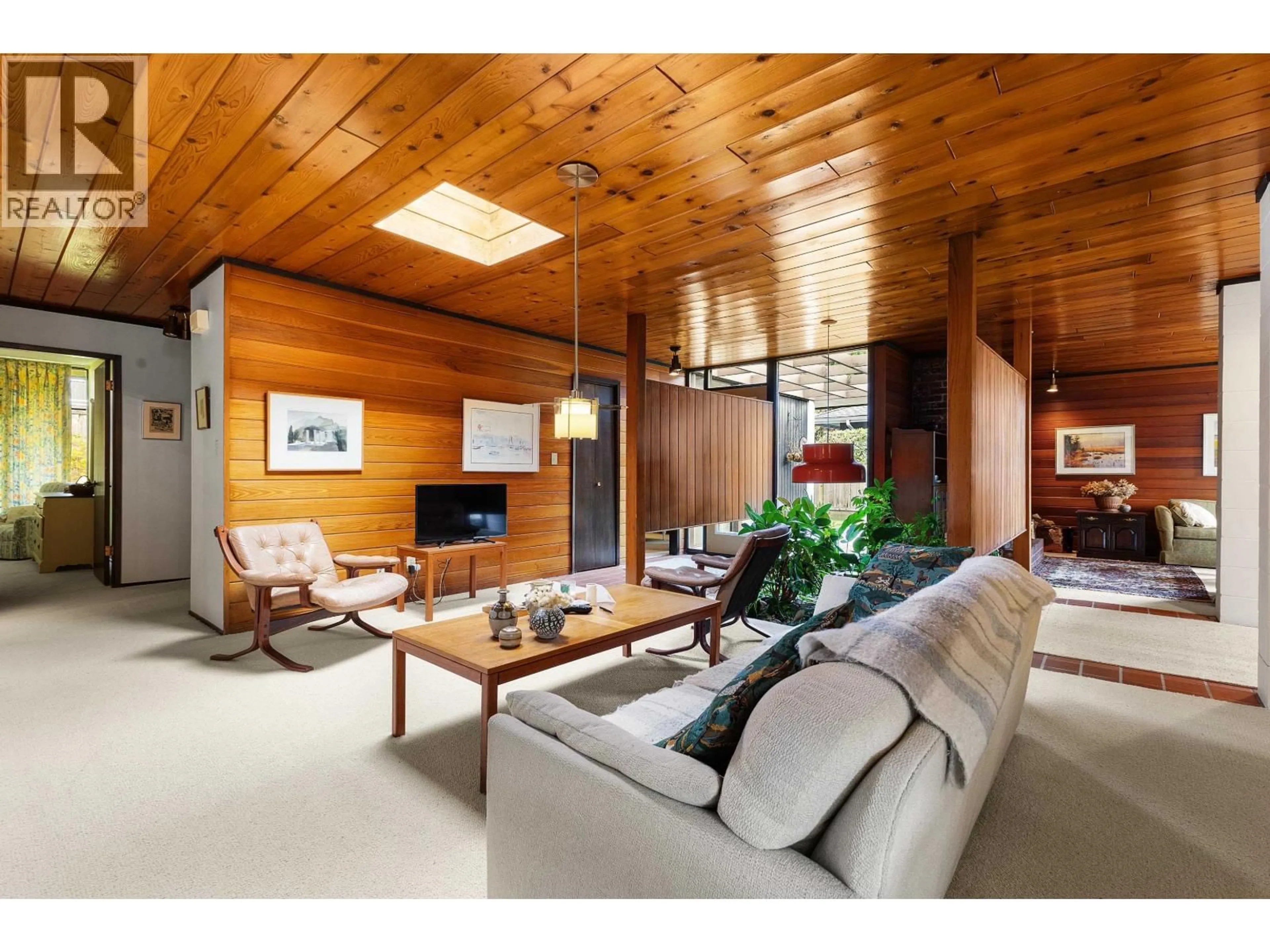 Living room with furniture, wood/laminate floor for 1042 KUMA CRESCENT, Delta British Columbia V4M2K9