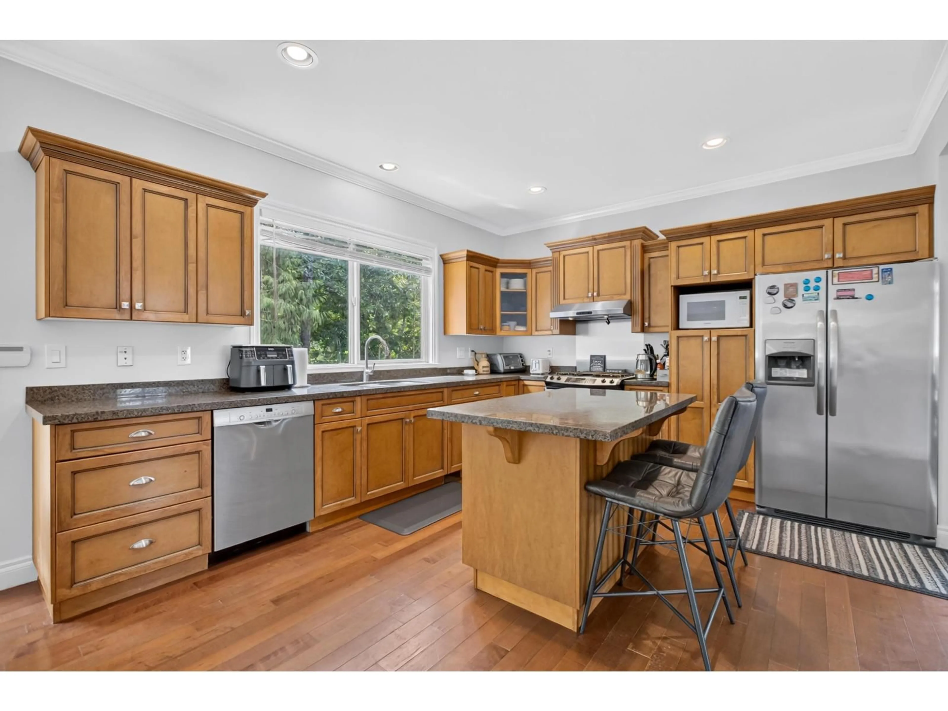 Open concept kitchen, unknown for 4330 BLAUSON BOULEVARD, Abbotsford British Columbia V3G3C5