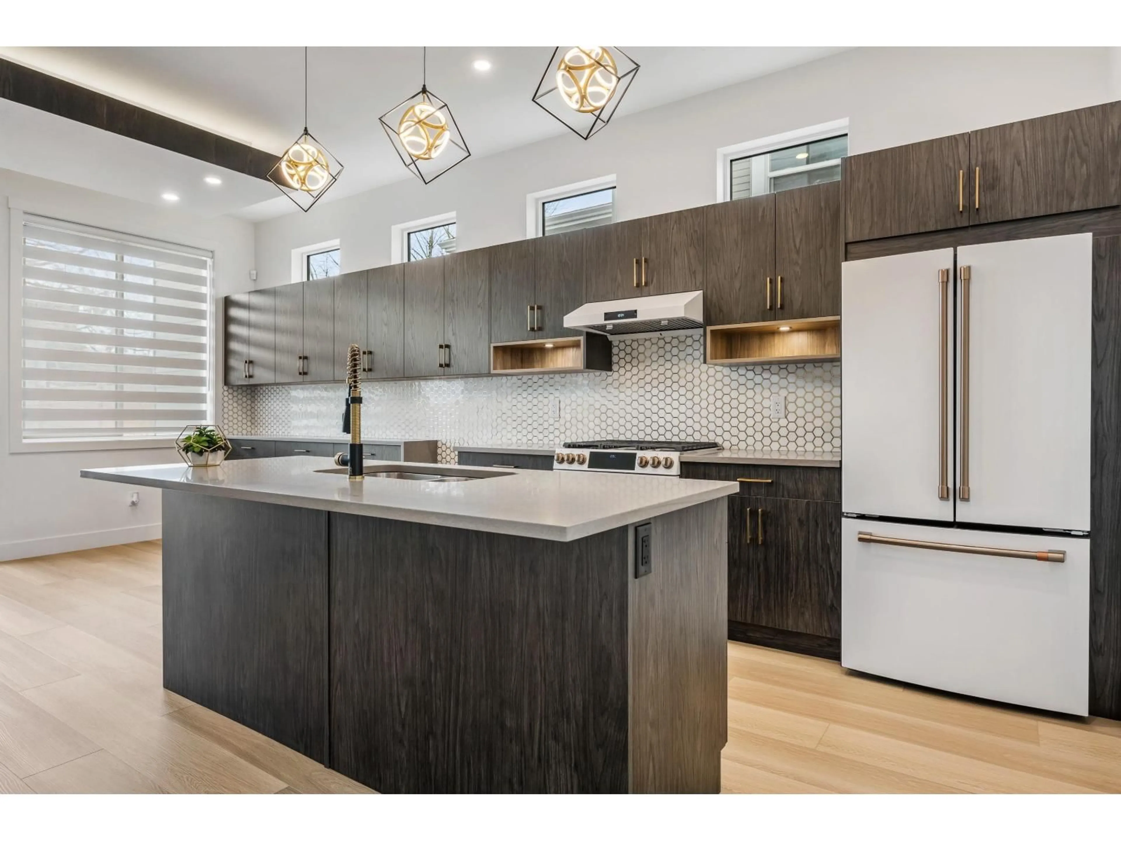 Contemporary kitchen, unknown for 46070 FIRST AVENUE, Chilliwack British Columbia V2P1W1