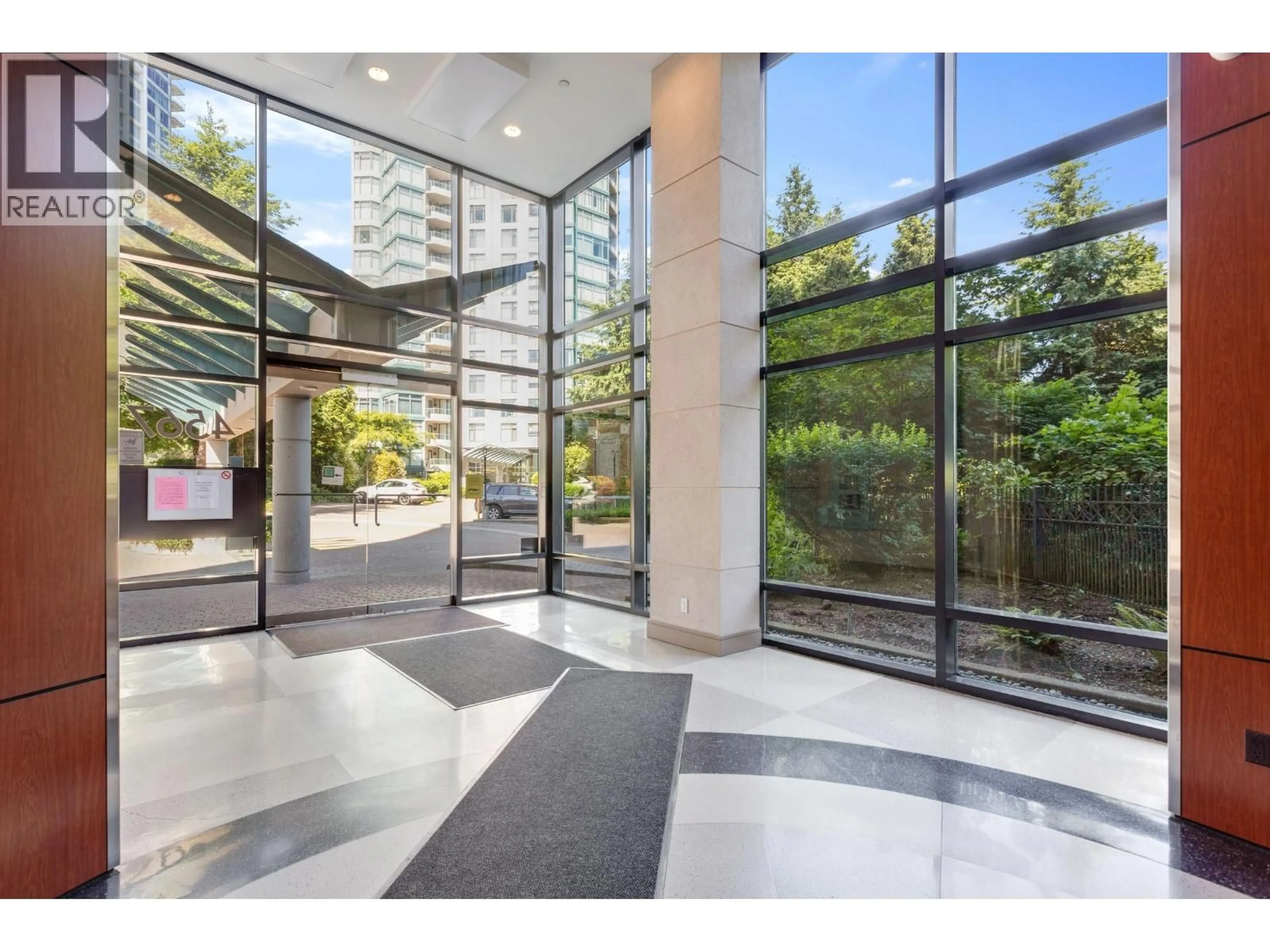 Indoor foyer for 906 - 4567 HAZEL STREET, Burnaby British Columbia V5H4V4
