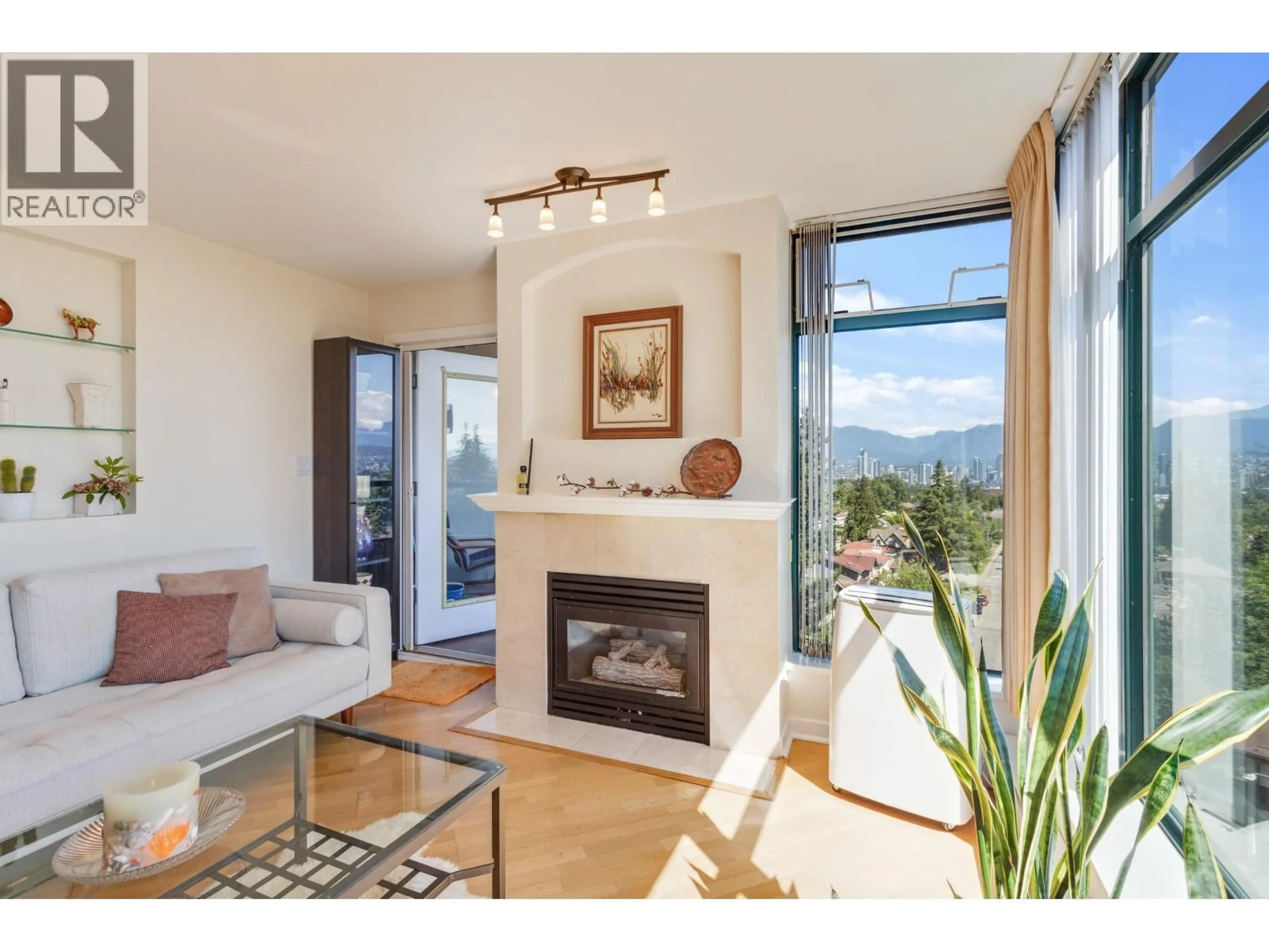 Living room with furniture, unknown for 906 - 4567 HAZEL STREET, Burnaby British Columbia V5H4V4