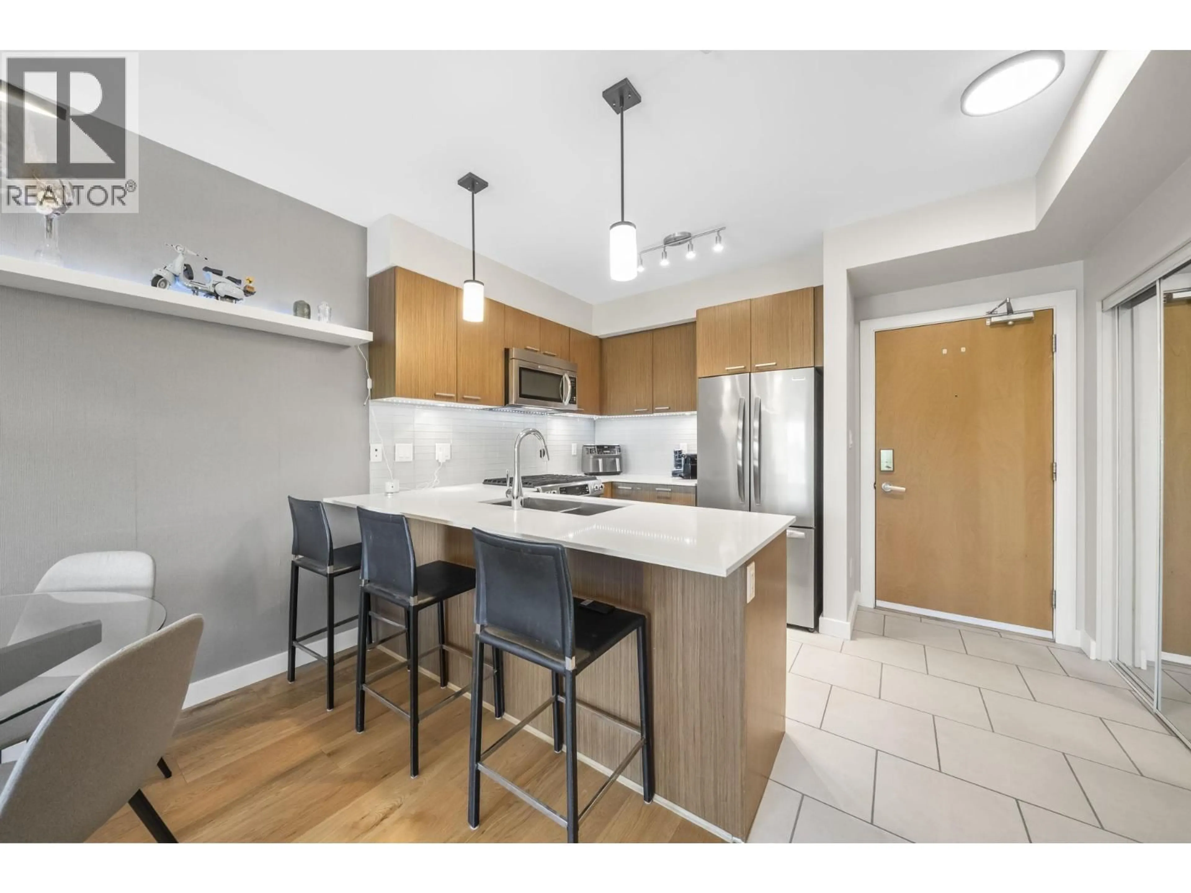 Unknown for 324 - 1330 MARINE DRIVE, North Vancouver British Columbia V7P1T4