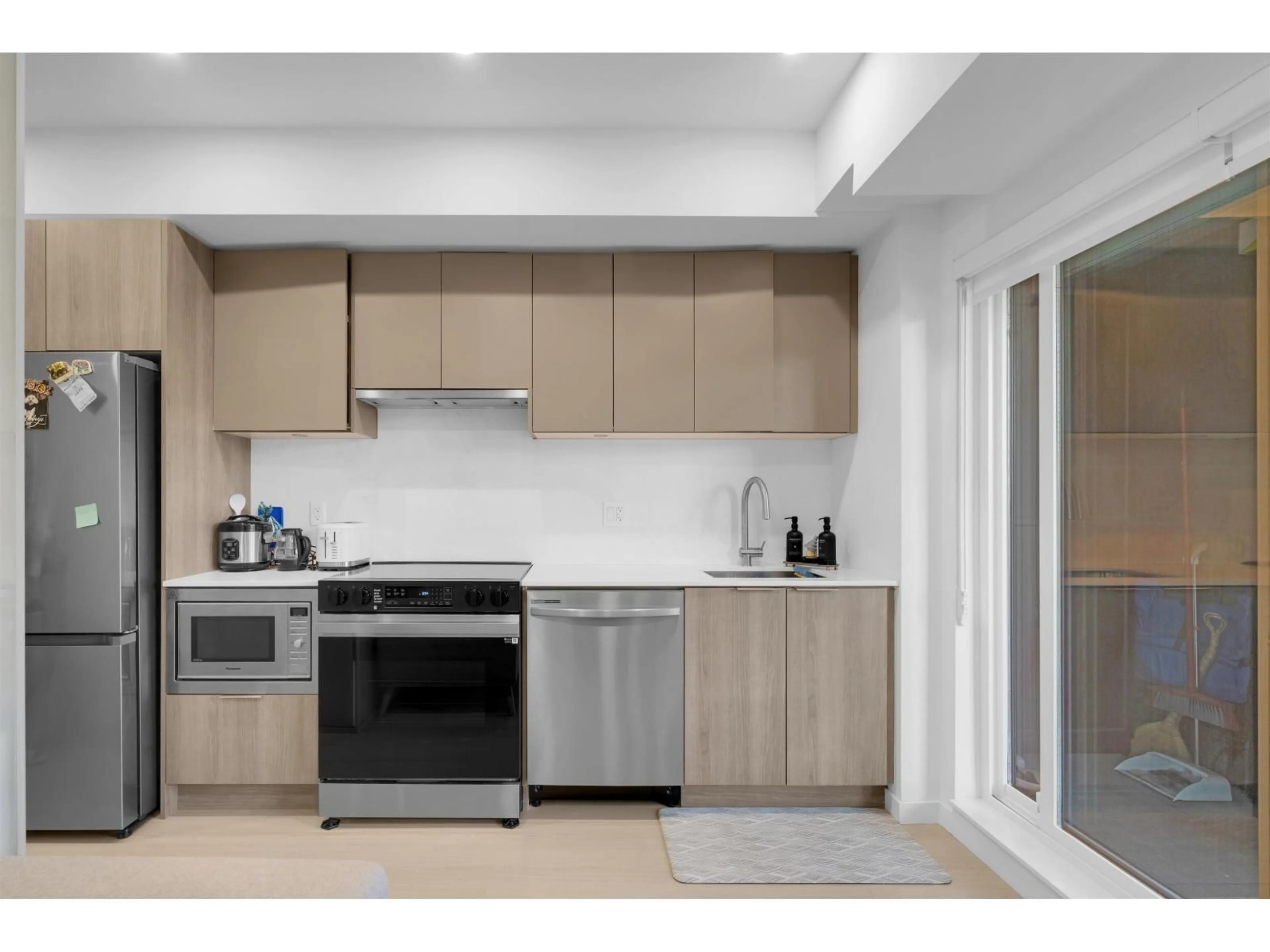 Standard kitchen, ceramic/tile floor for W213 - 10828 139A STREET, Surrey British Columbia V3R0H3