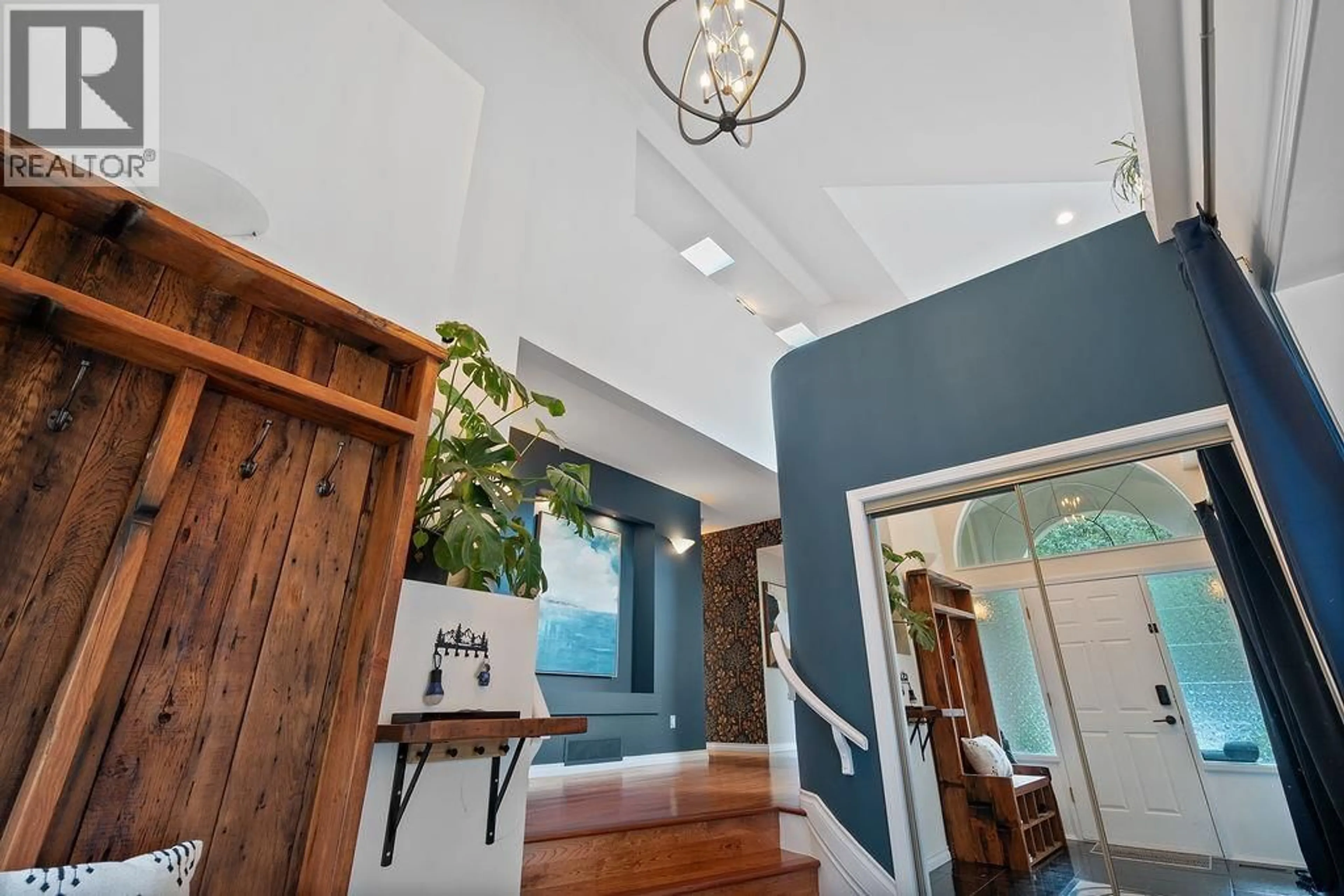 Indoor foyer for 116 PARKSIDE DRIVE, Port Moody British Columbia V3H4W8