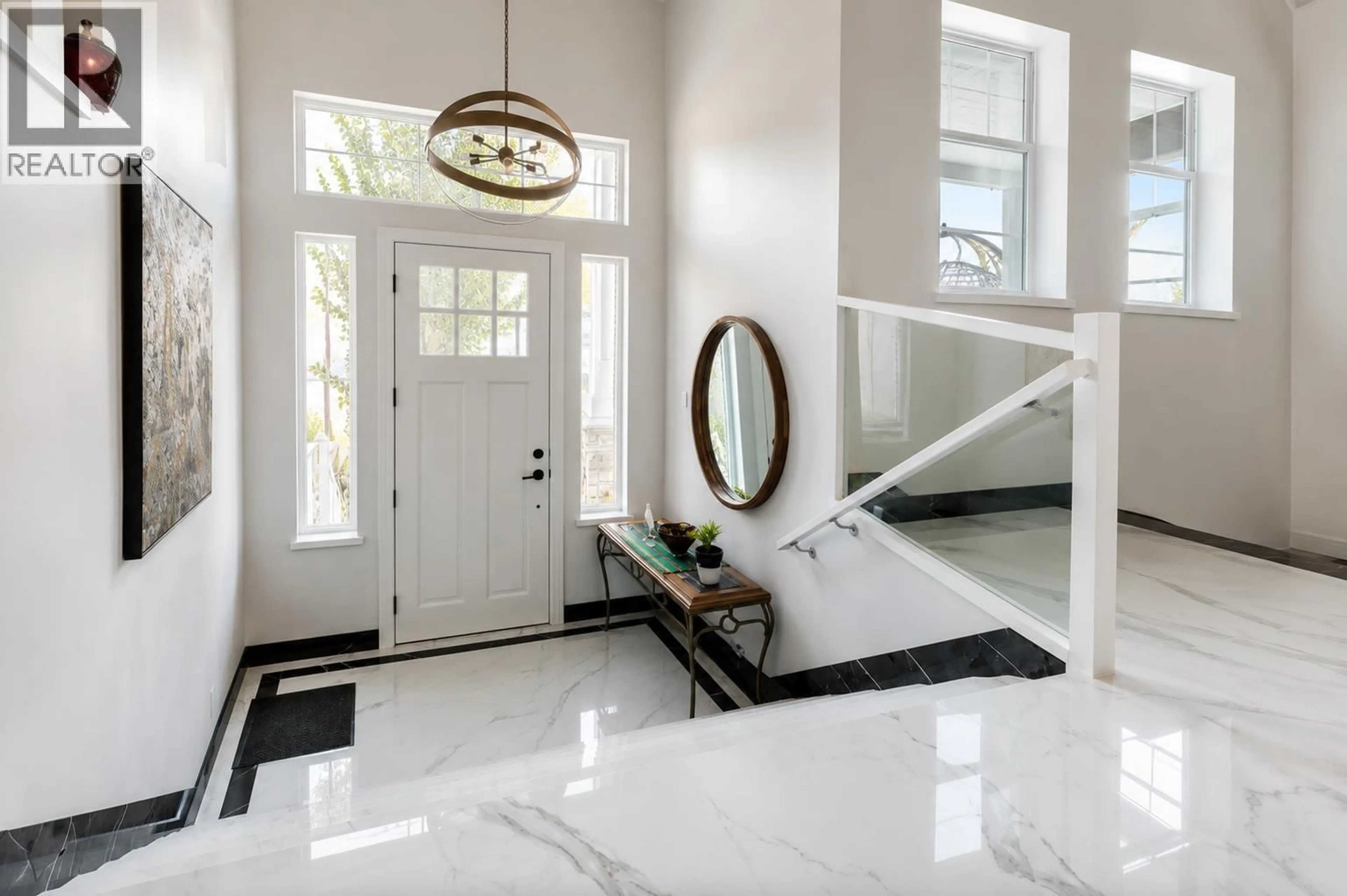 Indoor entryway for 11377 MCDOUGAL STREET, Maple Ridge British Columbia V2X4K6