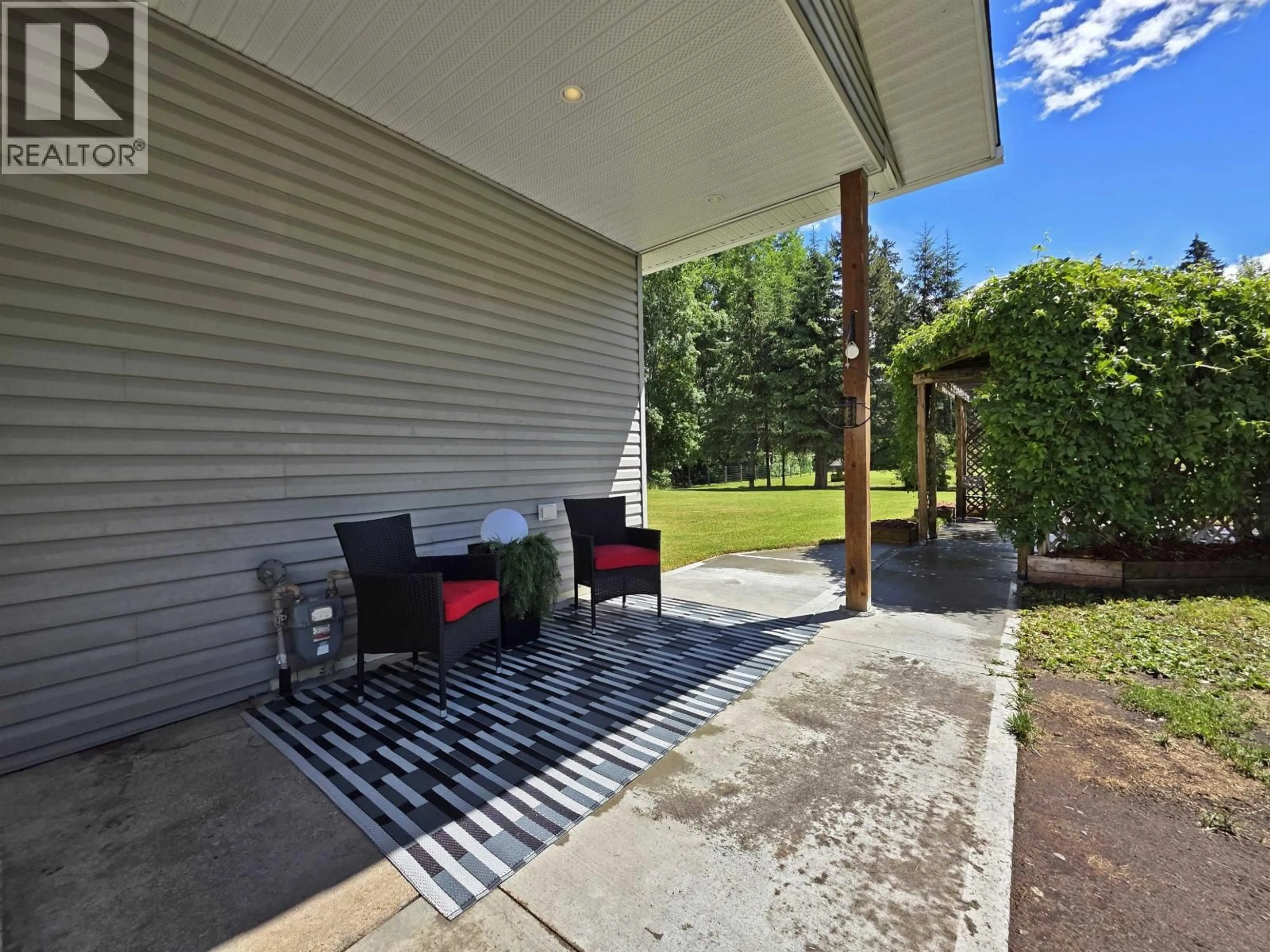 Patio, street for 1286 OAK AVENUE, Quesnel British Columbia V2J5L3