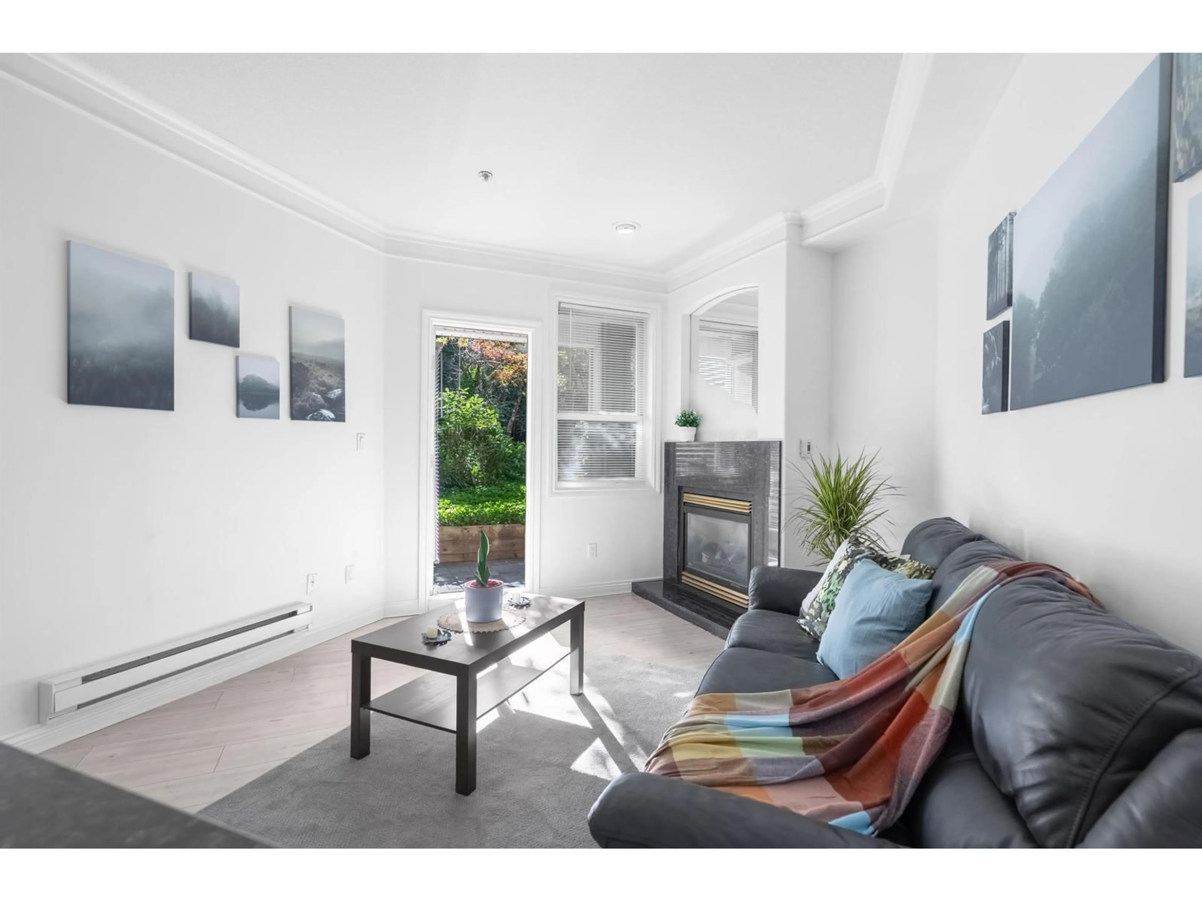 Living room with furniture, unknown for 115 - 8115 121A STREET, Surrey British Columbia V3W1J2