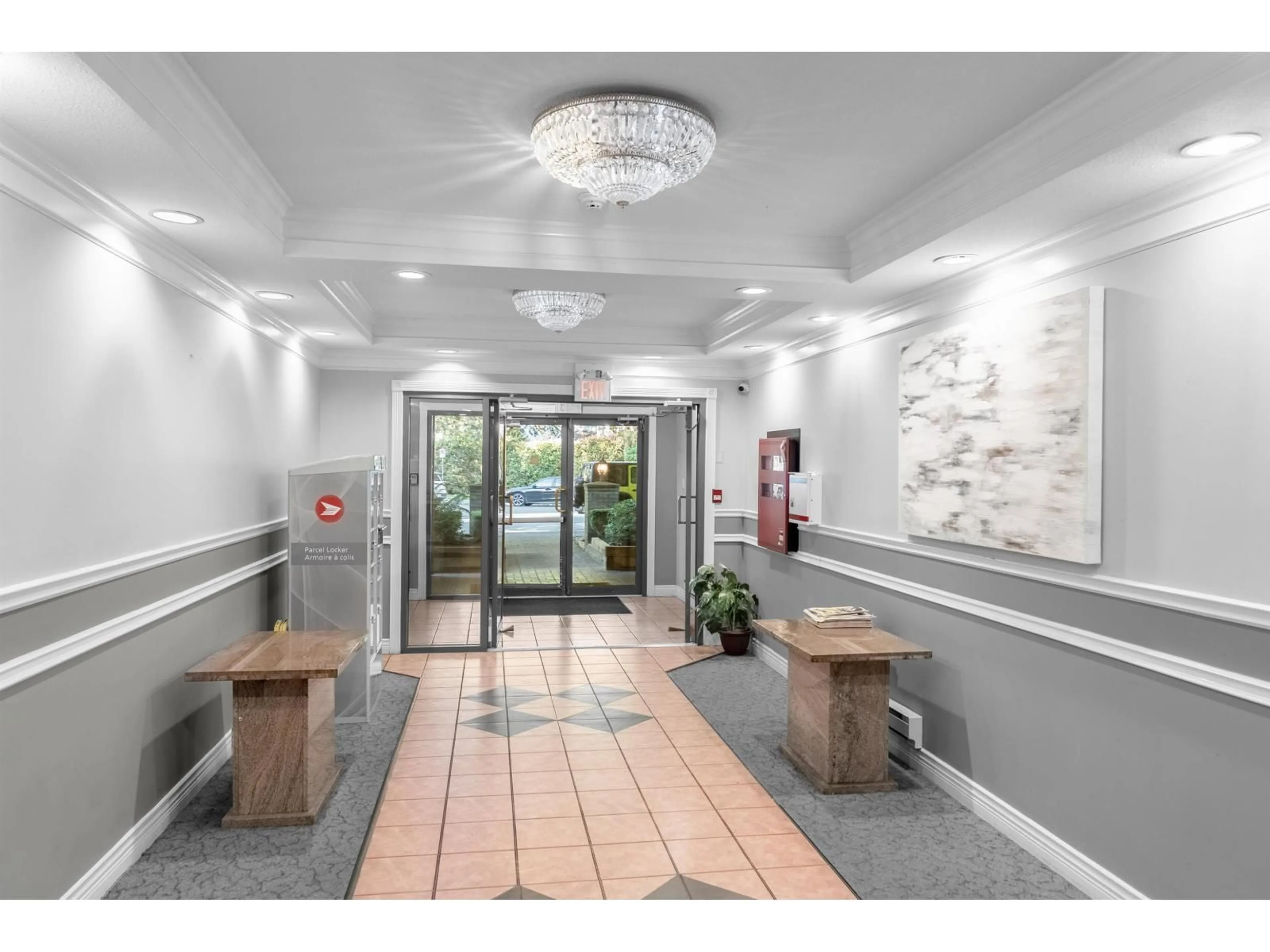 Indoor foyer for 115 - 8115 121A STREET, Surrey British Columbia V3W1J2