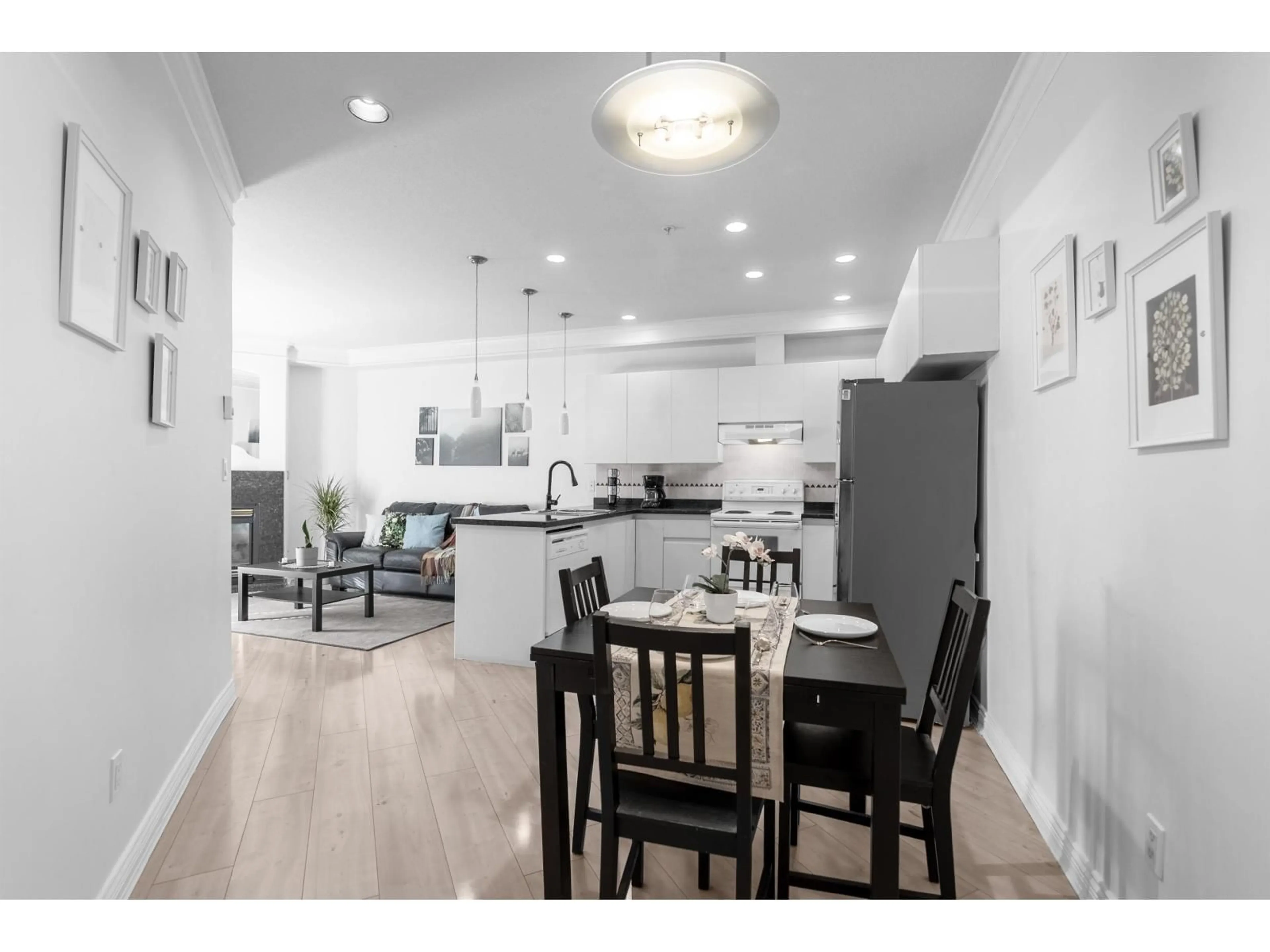 Open concept kitchen, wood/laminate floor for 115 - 8115 121A STREET, Surrey British Columbia V3W1J2