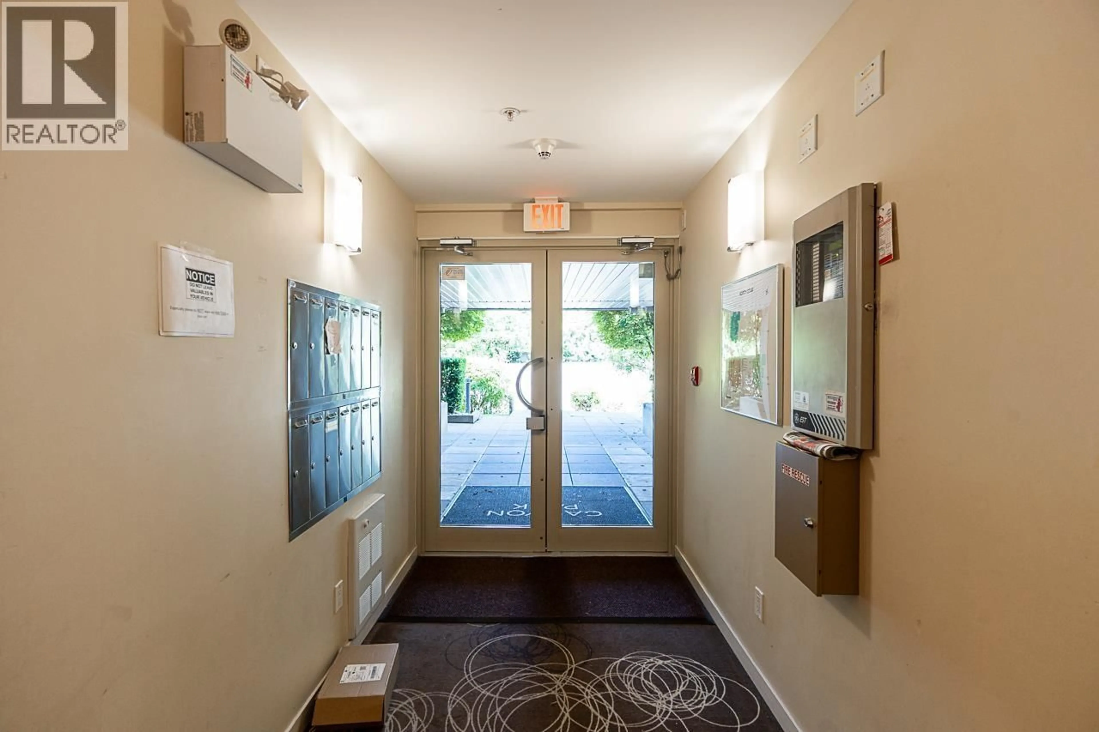 Indoor foyer for 206 - 2832 CAPILANO ROAD, North Vancouver British Columbia V7R4H5