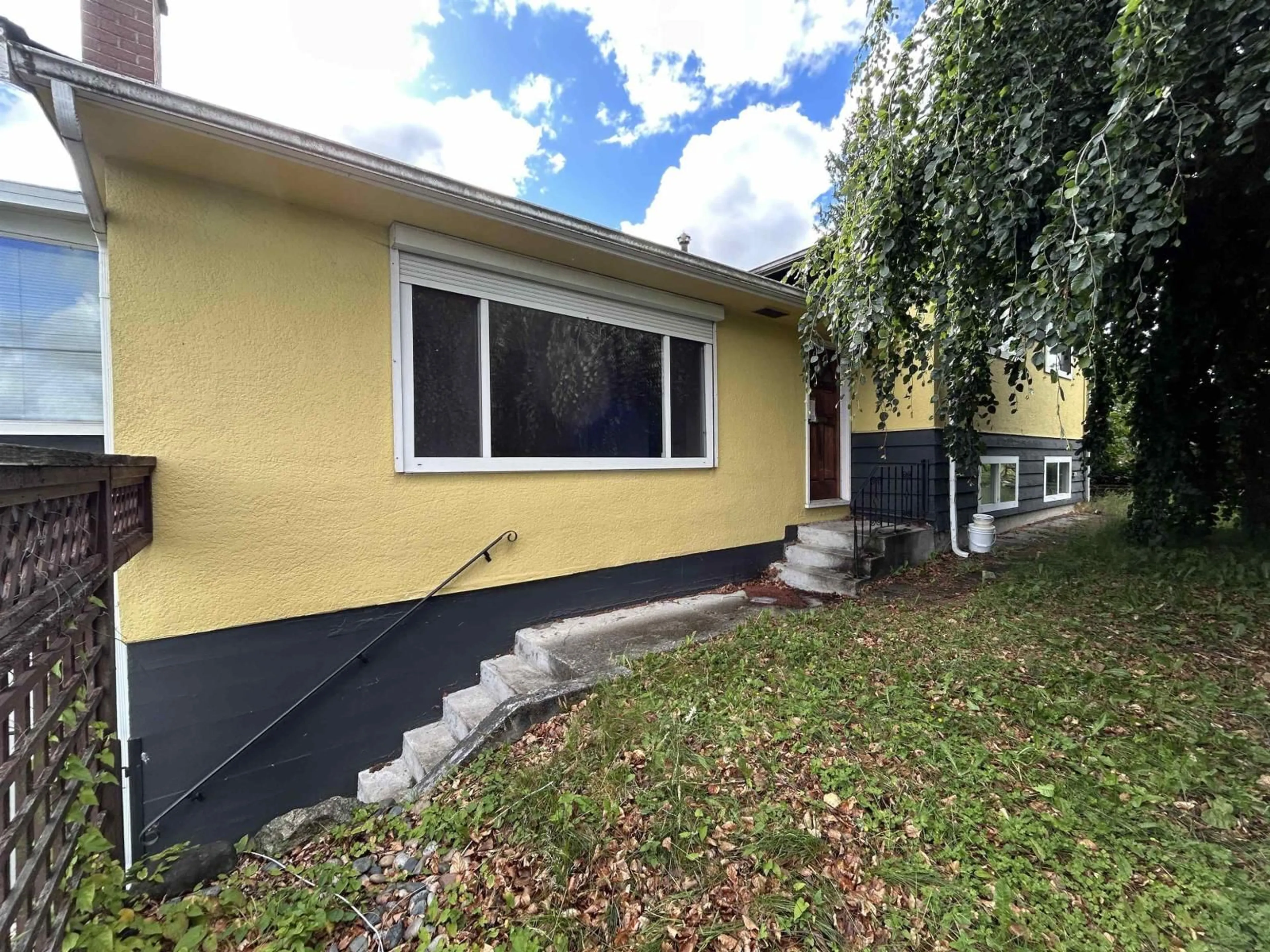 Home with vinyl exterior material, street for 9678 PRINCESS DRIVE, Surrey British Columbia V3V2T4