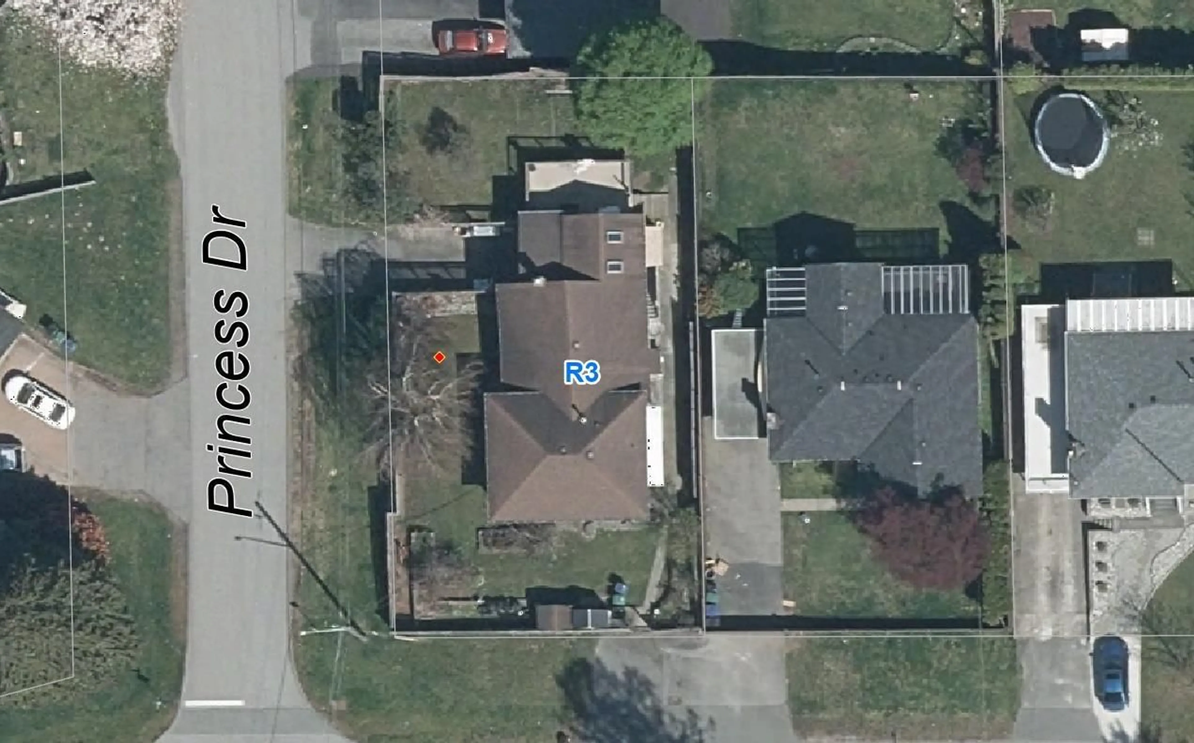 A pic from outside/outdoor area/front of a property/back of a property/a pic from drone, street for 9678 PRINCESS DRIVE, Surrey British Columbia V3V2T4