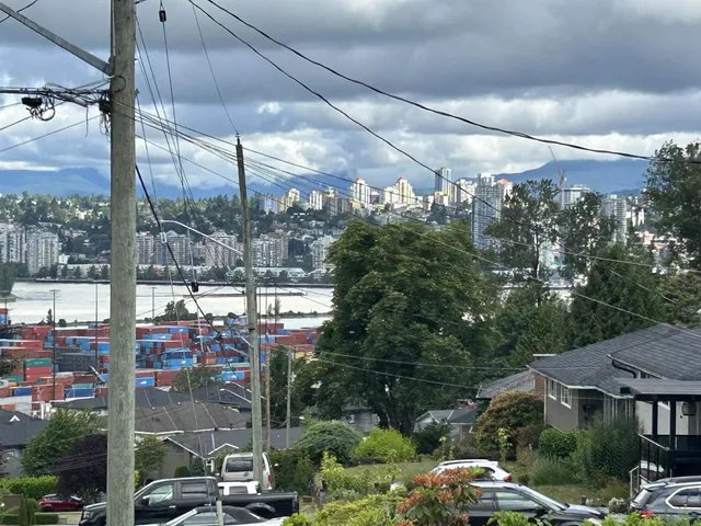 9678 PRINCESS DRIVE, Surrey 4