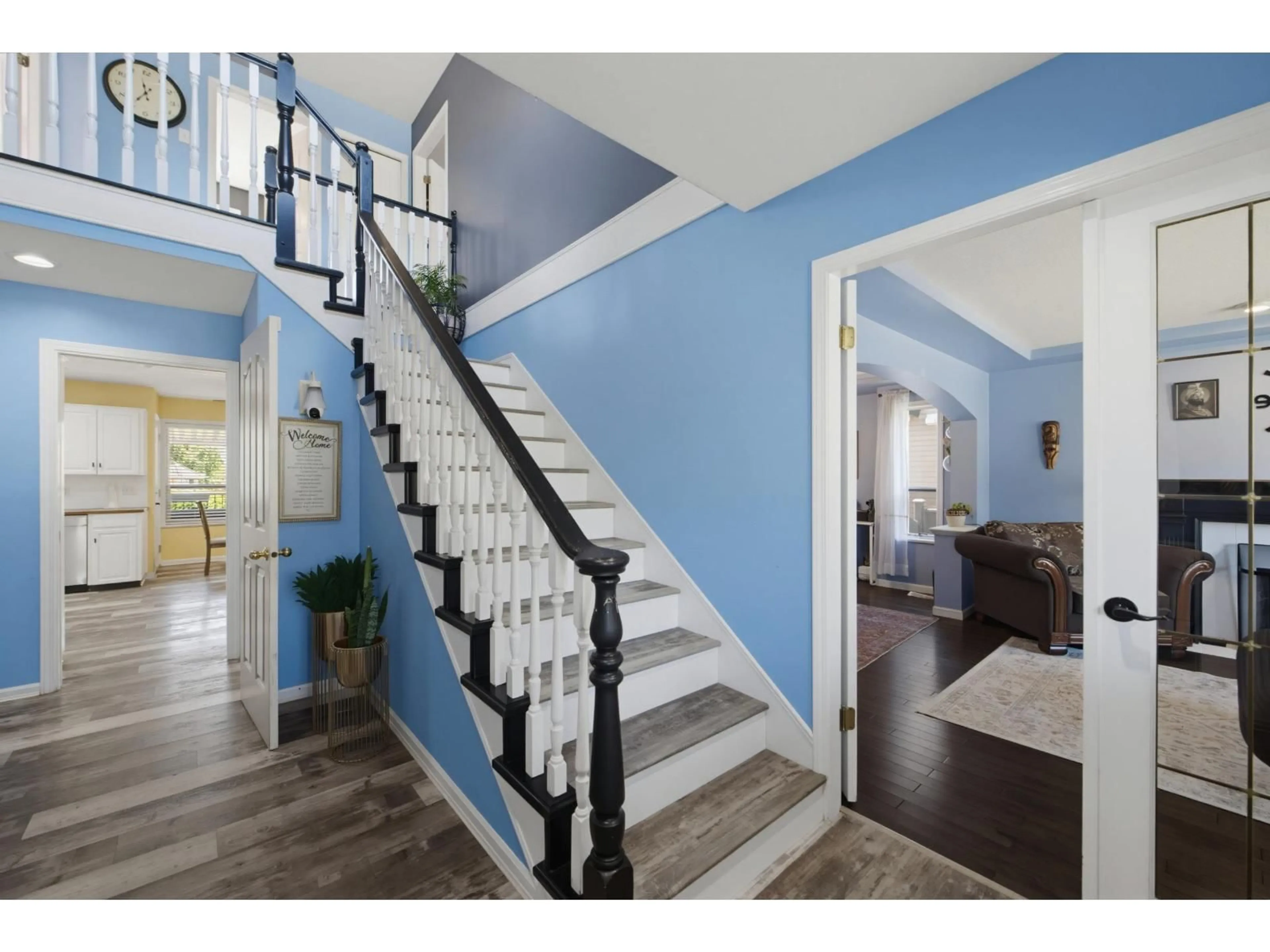Indoor entryway for 19028 58 AVENUE, Surrey British Columbia V3S7M3
